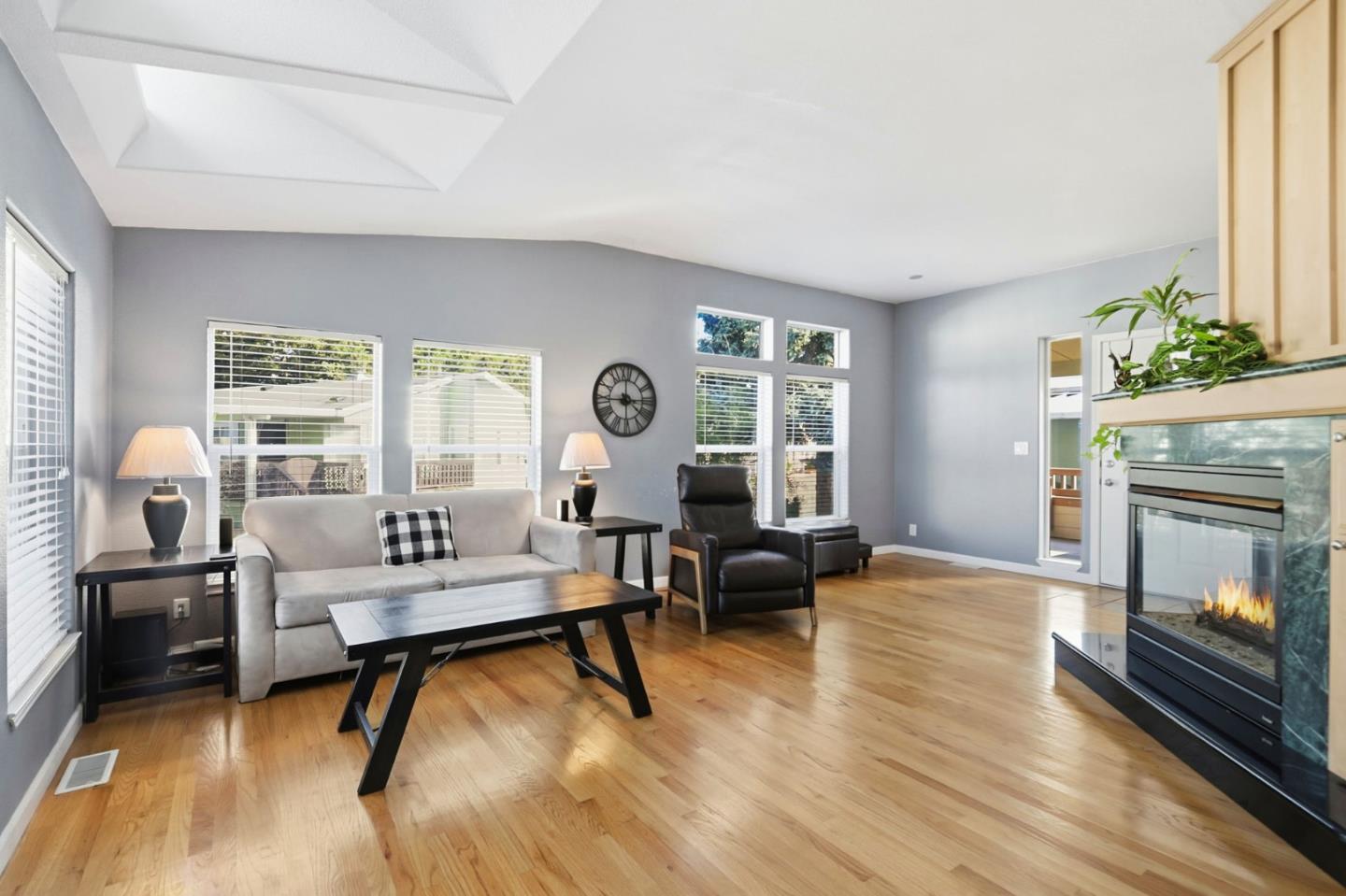 Detail Gallery Image 7 of 34 For 125 N Mary Ave #36,  Sunnyvale,  CA 94086 - 3 Beds | 2 Baths