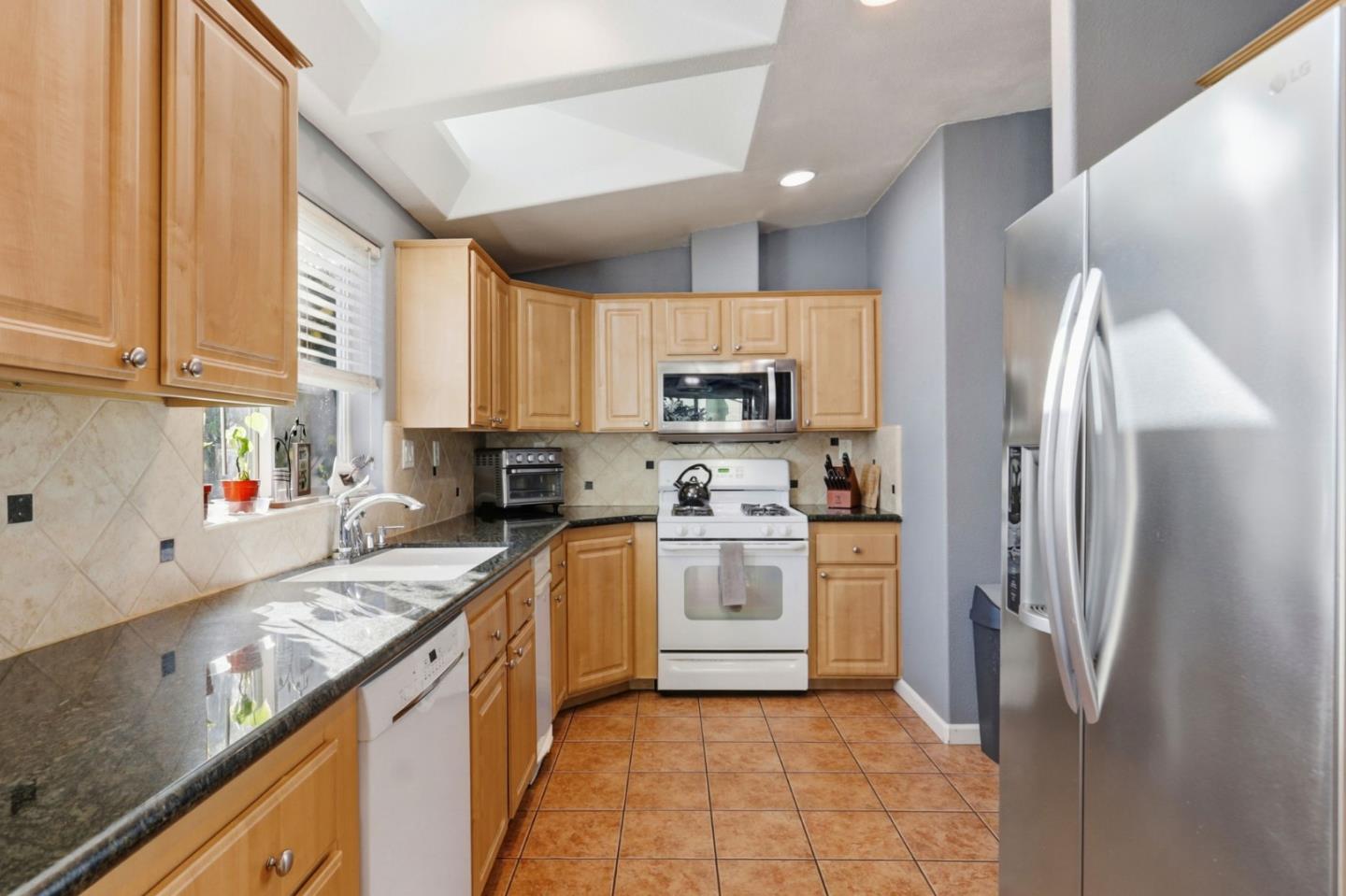 Detail Gallery Image 9 of 34 For 125 N Mary Ave #36,  Sunnyvale,  CA 94086 - 3 Beds | 2 Baths