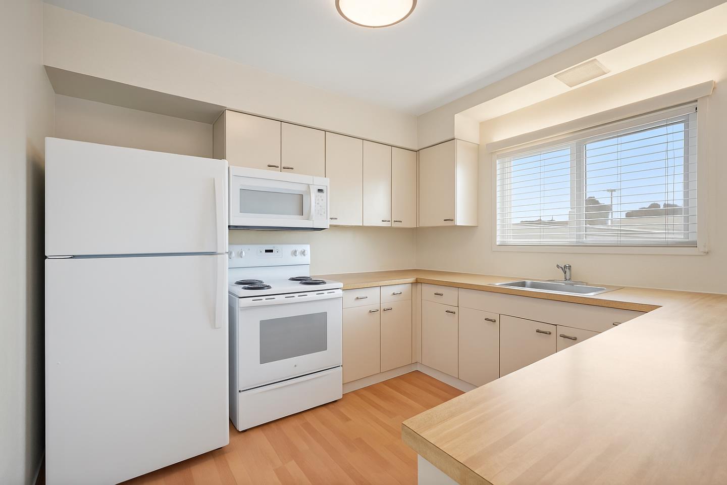 Detail Gallery Image 11 of 23 For 100 W 38th Ave, San Mateo,  CA 94403 - – Beds | – Baths