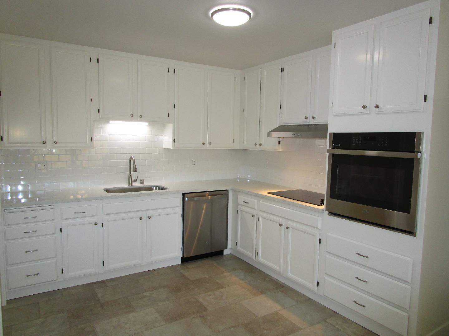 Detail Gallery Image 5 of 14 For 25 Villa Pacheco Ct, Hollister,  CA 95023 - 2 Beds | 2 Baths