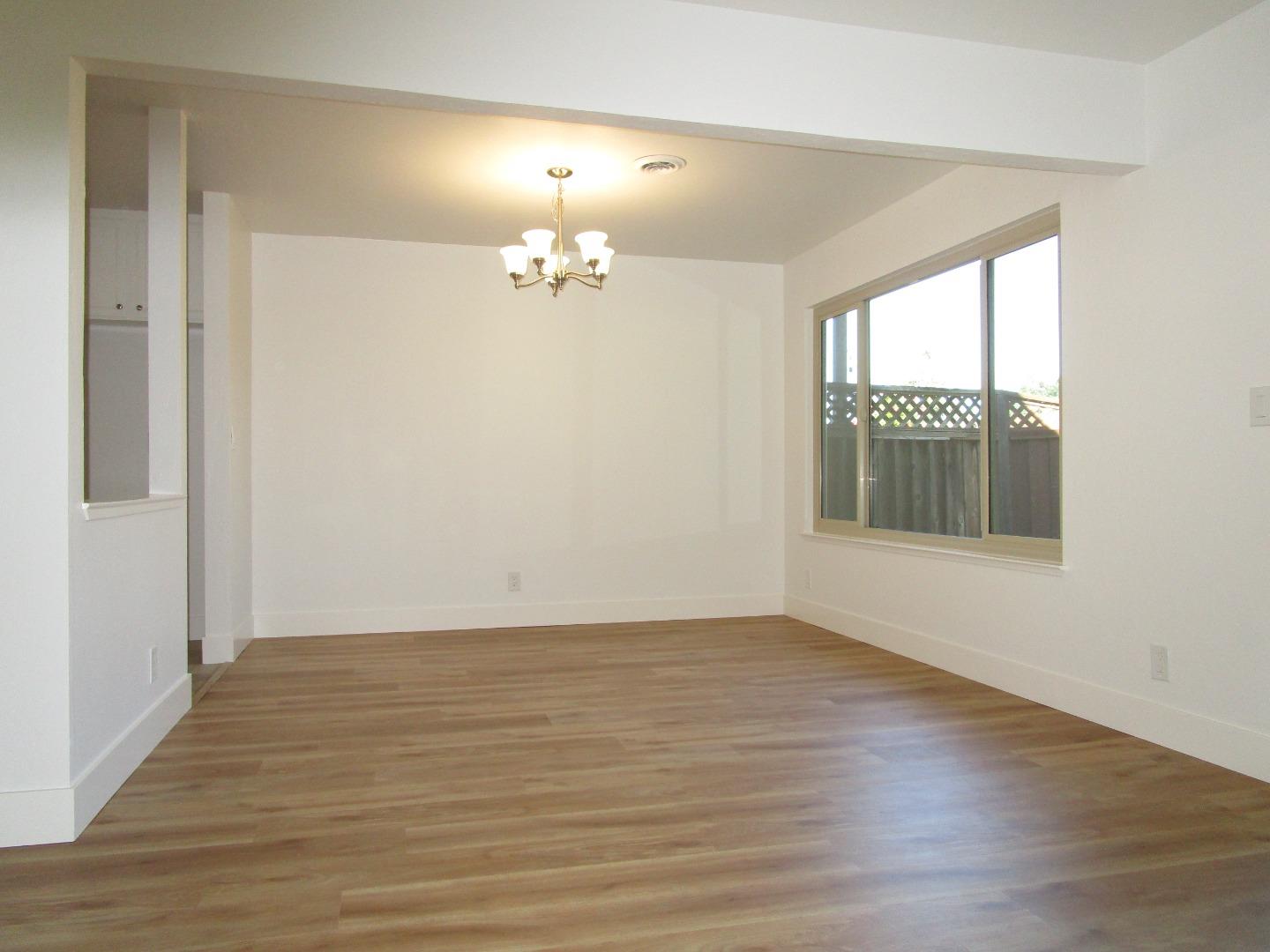 Detail Gallery Image 6 of 14 For 25 Villa Pacheco Ct, Hollister,  CA 95023 - 2 Beds | 2 Baths