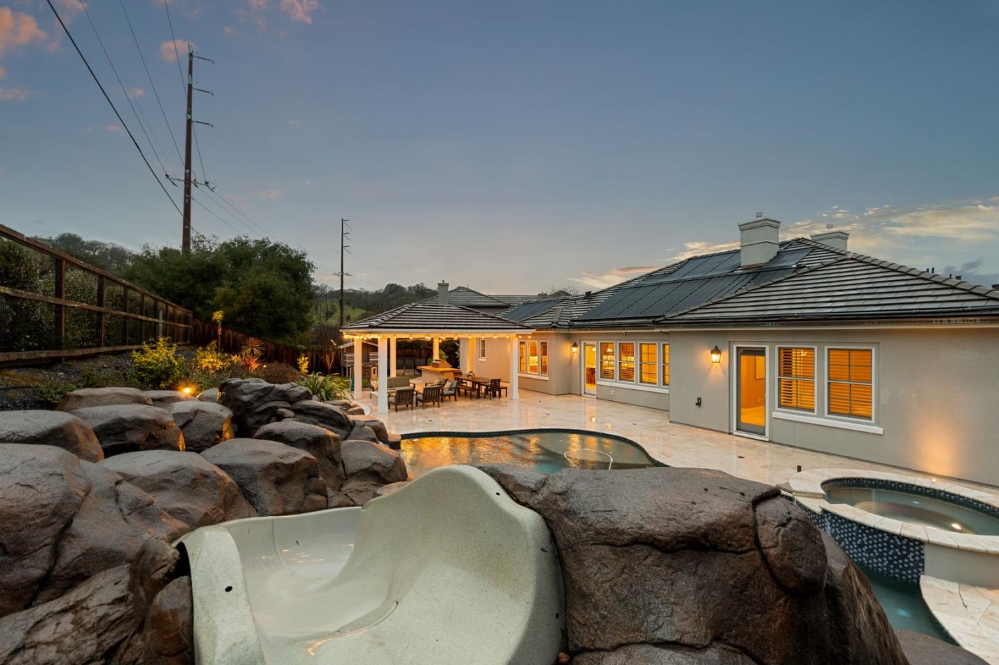 Detail Gallery Image 10 of 94 For 1324 Rhone Pl, Pleasanton,  CA 94566 - 5 Beds | 4 Baths