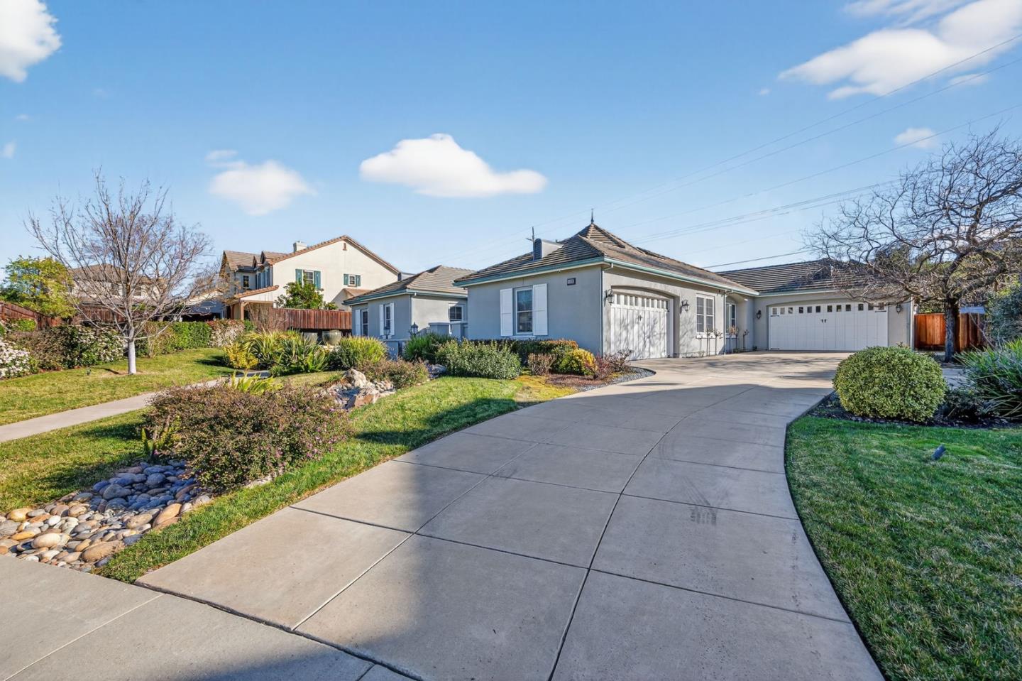 Detail Gallery Image 12 of 94 For 1324 Rhone Pl, Pleasanton,  CA 94566 - 5 Beds | 4 Baths