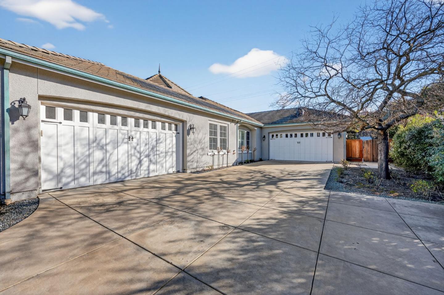 Detail Gallery Image 13 of 94 For 1324 Rhone Pl, Pleasanton,  CA 94566 - 5 Beds | 4 Baths