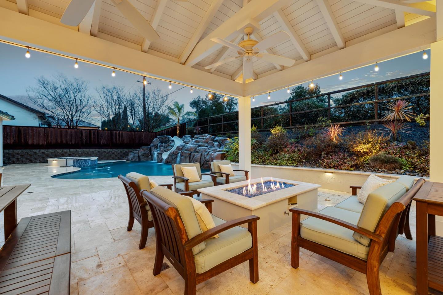 Detail Gallery Image 4 of 94 For 1324 Rhone Pl, Pleasanton,  CA 94566 - 5 Beds | 4 Baths