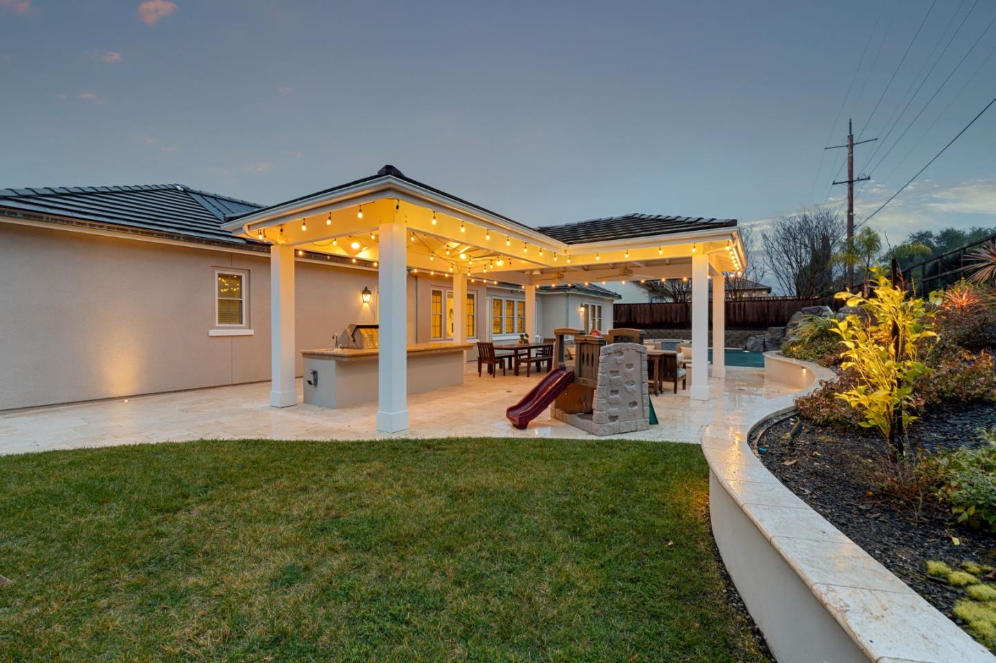 Detail Gallery Image 8 of 94 For 1324 Rhone Pl, Pleasanton,  CA 94566 - 5 Beds | 4 Baths