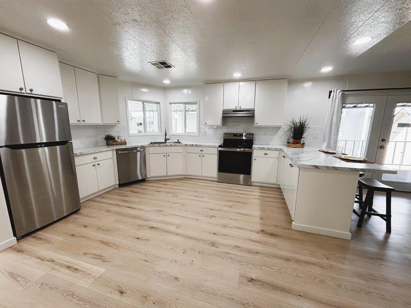 Detail Gallery Image 3 of 20 For 29090 Verdi Rd #15,  Hayward,  CA 94544 - 2 Beds | 2 Baths