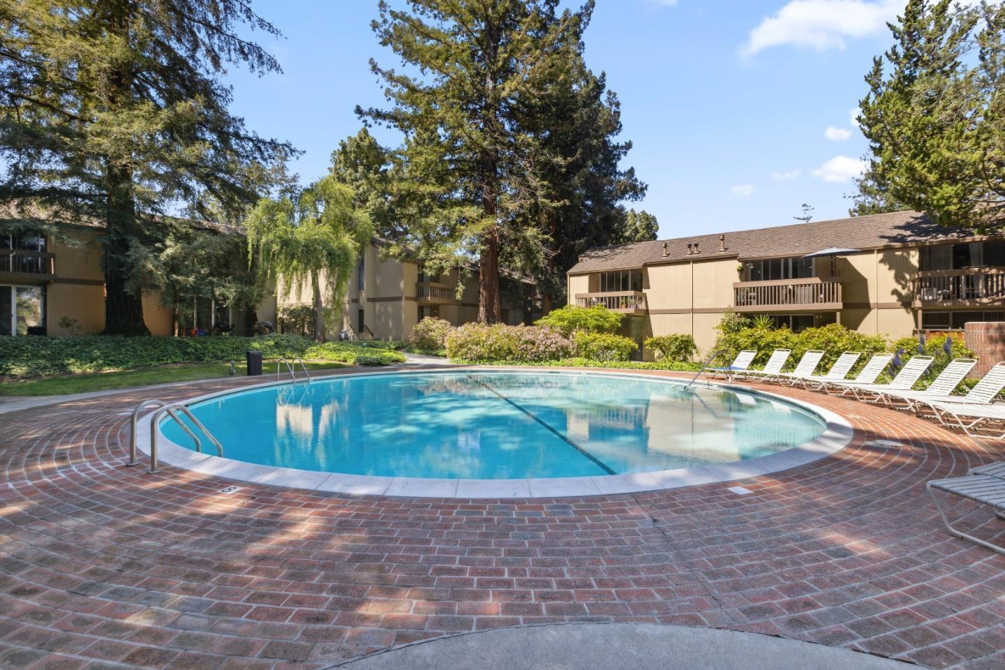 Detail Gallery Image 8 of 17 For 505 Cypress Point Dr #231,  Mountain View,  CA 94043 - 1 Beds | 1 Baths