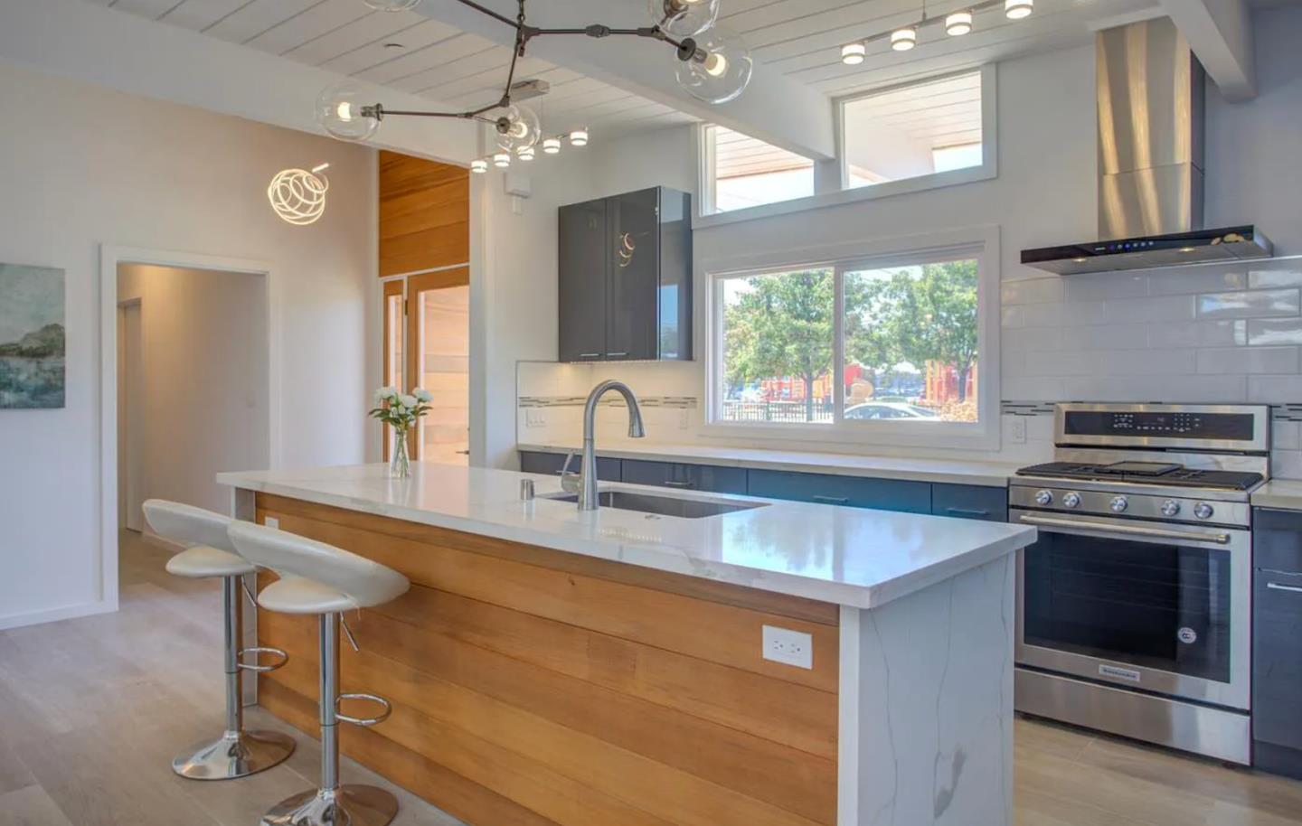 Detail Gallery Image 4 of 11 For 697 Edna Way, San Mateo,  CA 94402 - 4 Beds | 2 Baths