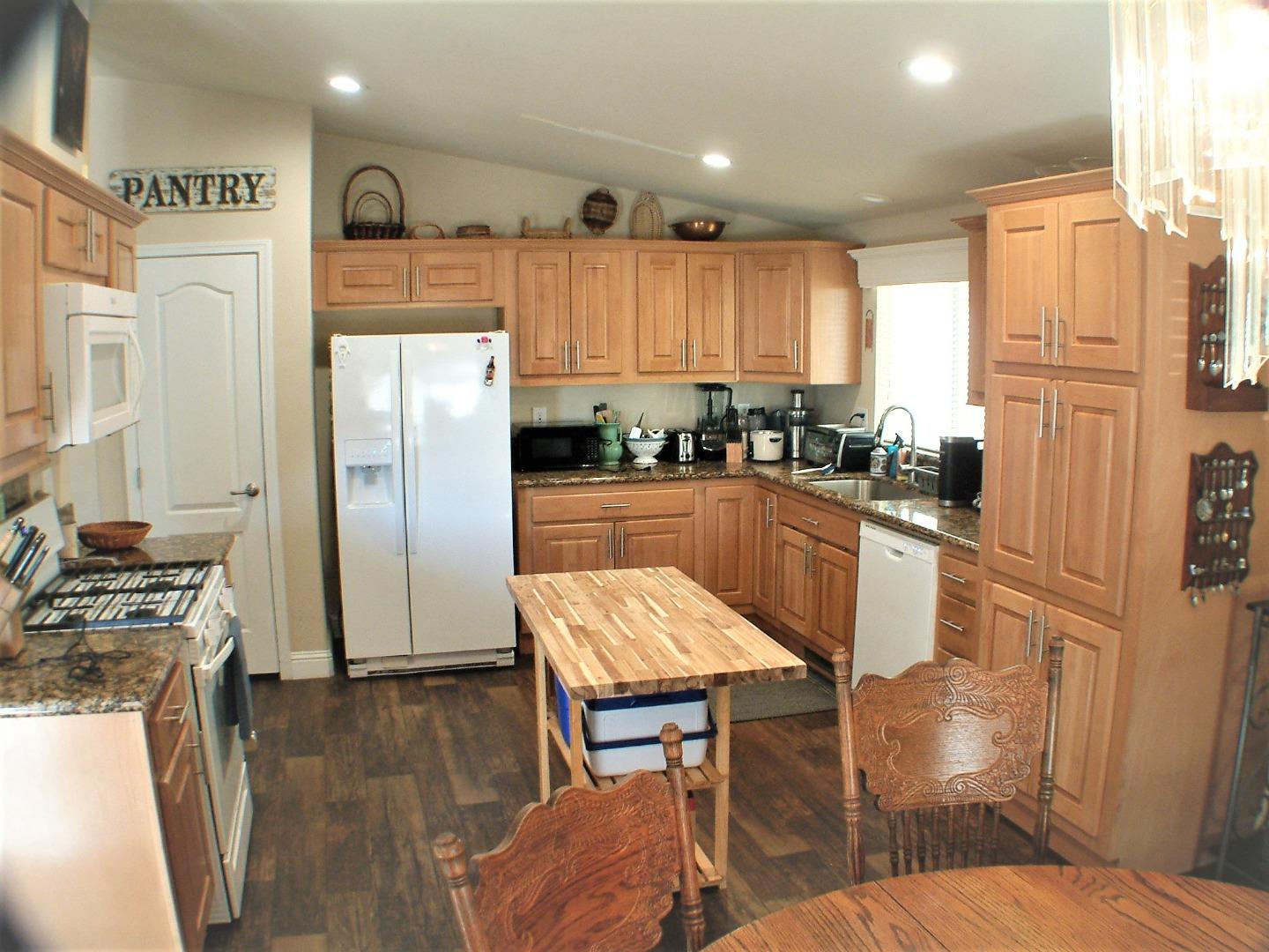 Detail Gallery Image 2 of 14 For 575 San Pedro Ave #76,  Morgan Hill,  CA 95037 - 3 Beds | 2 Baths