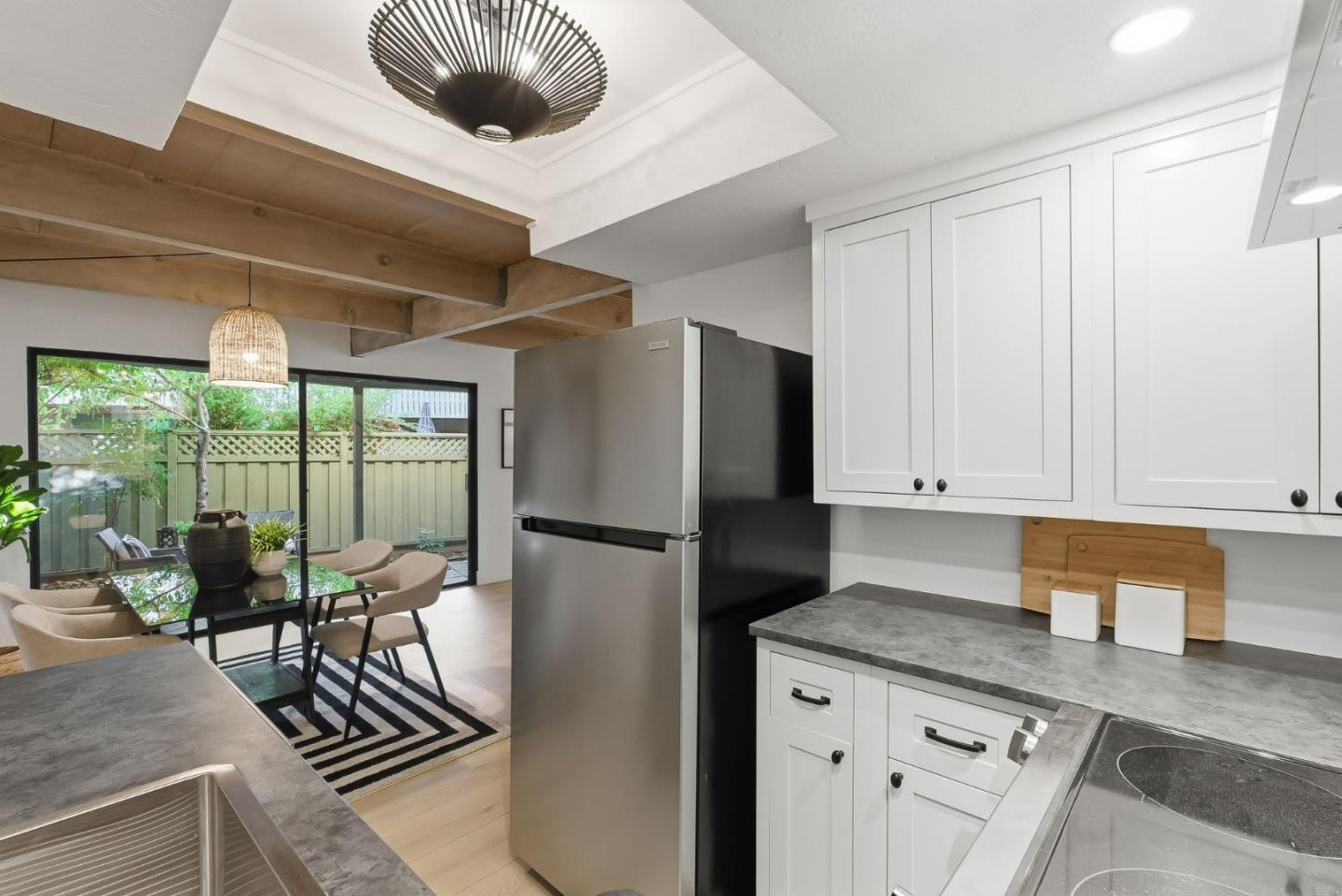 Detail Gallery Image 10 of 29 For 278 Monroe Dr #8,  Mountain View,  CA 94040 - 2 Beds | 1 Baths