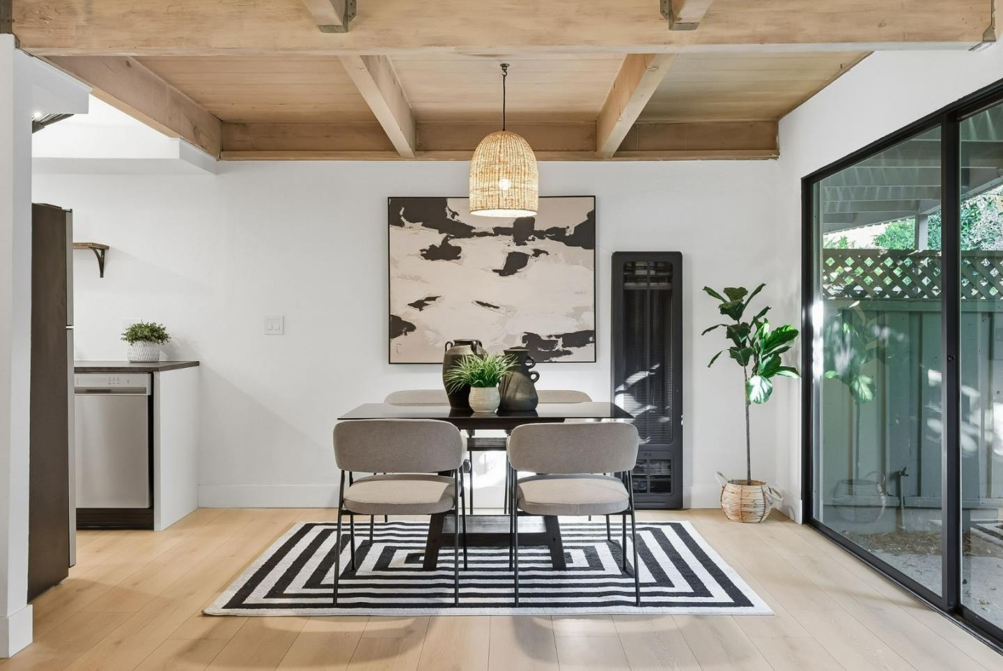 Detail Gallery Image 5 of 29 For 278 Monroe Dr #8,  Mountain View,  CA 94040 - 2 Beds | 1 Baths