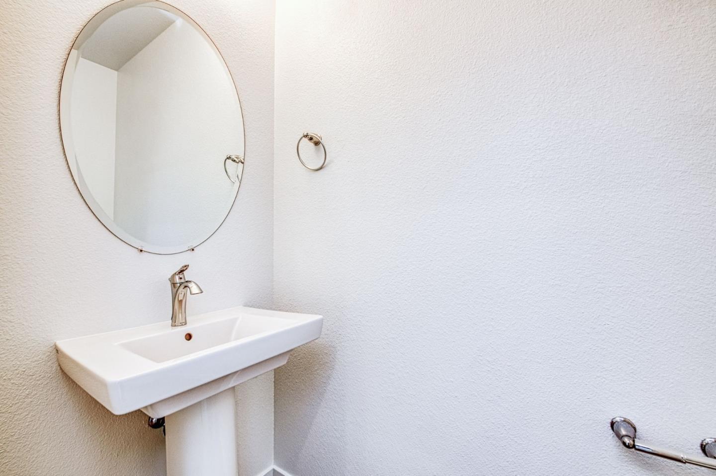 Detail Gallery Image 7 of 11 For 3006 Minaret Way #UNIT E,  Marina,  CA 93933 - 2 Beds | 1/1 Baths