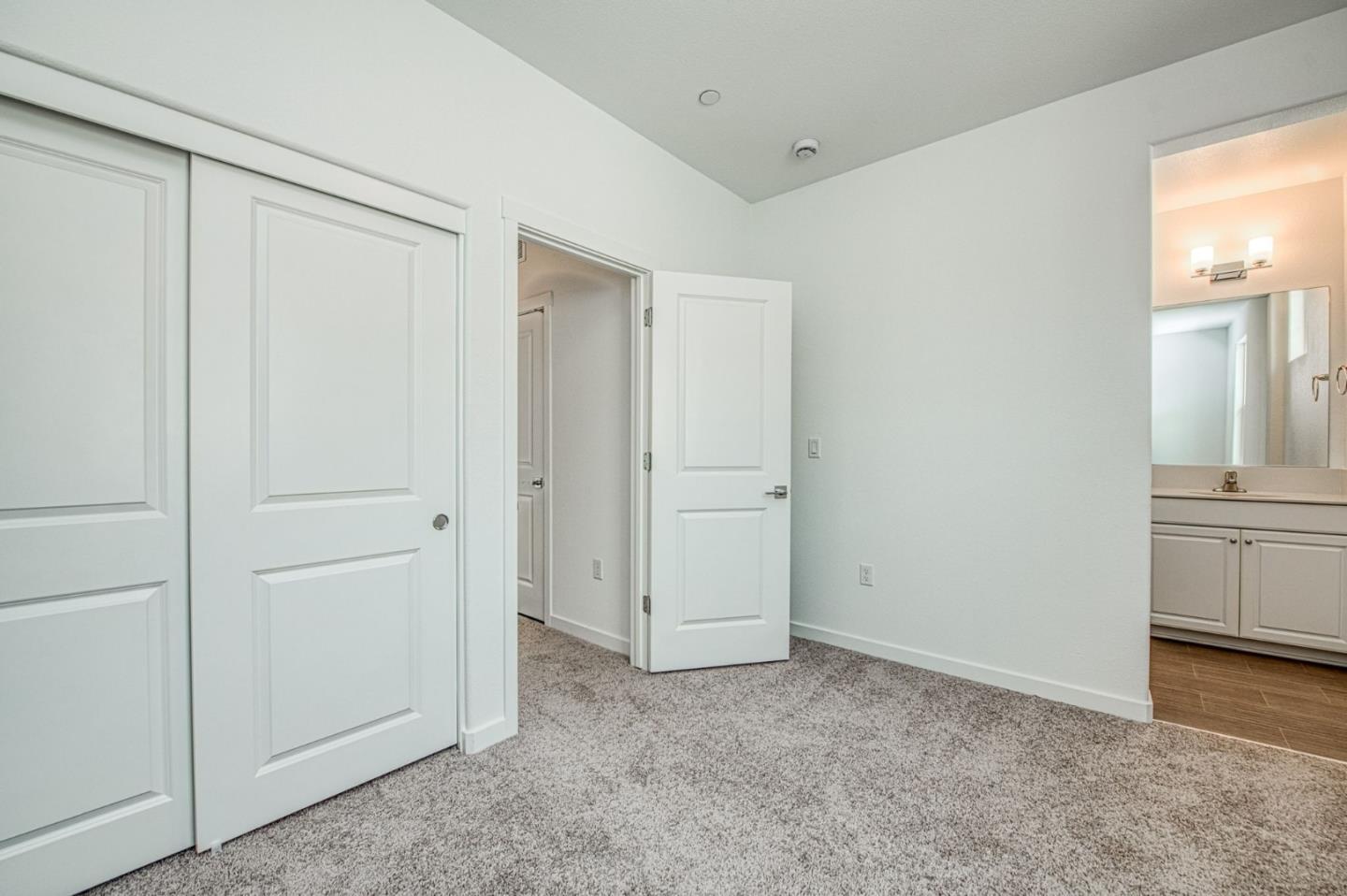 Detail Gallery Image 8 of 11 For 3006 Minaret Way #UNIT E,  Marina,  CA 93933 - 2 Beds | 1/1 Baths
