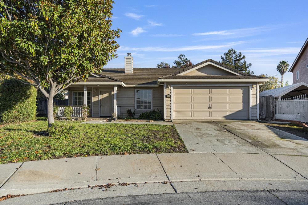 Detail Gallery Image 2 of 40 For 2199 Raleigh Cir, Hollister,  CA 95023 - 3 Beds | 2 Baths