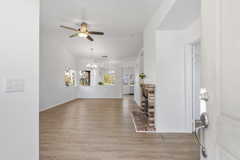 Detail Gallery Image 6 of 40 For 2199 Raleigh Cir, Hollister,  CA 95023 - 3 Beds | 2 Baths