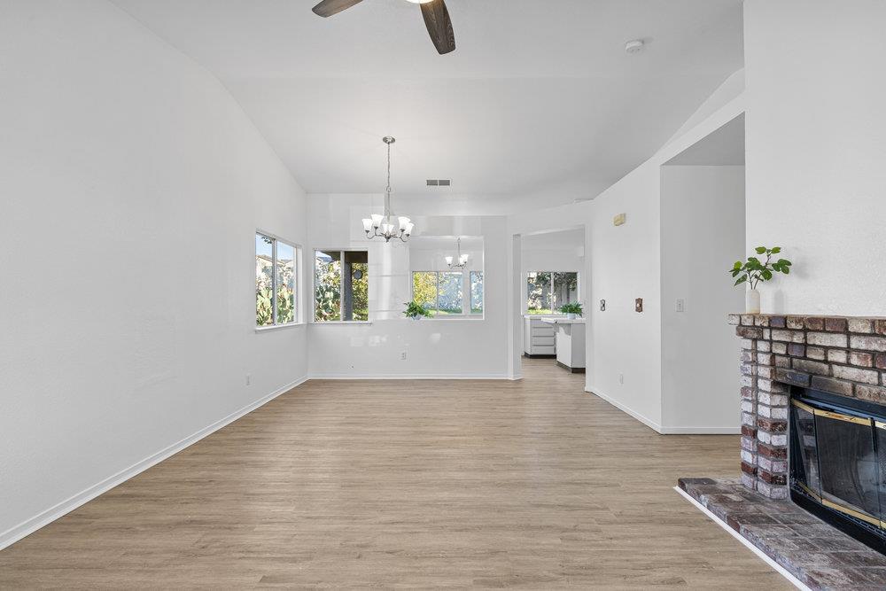 Detail Gallery Image 8 of 40 For 2199 Raleigh Cir, Hollister,  CA 95023 - 3 Beds | 2 Baths