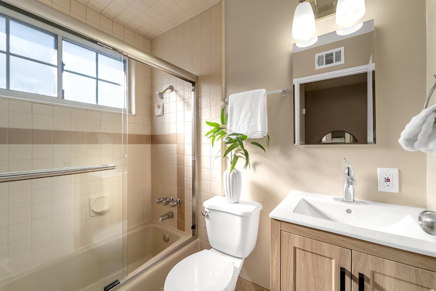 Detail Gallery Image 16 of 22 For 2681 Webster Ct, Santa Clara,  CA 95051 - 3 Beds | 2/1 Baths