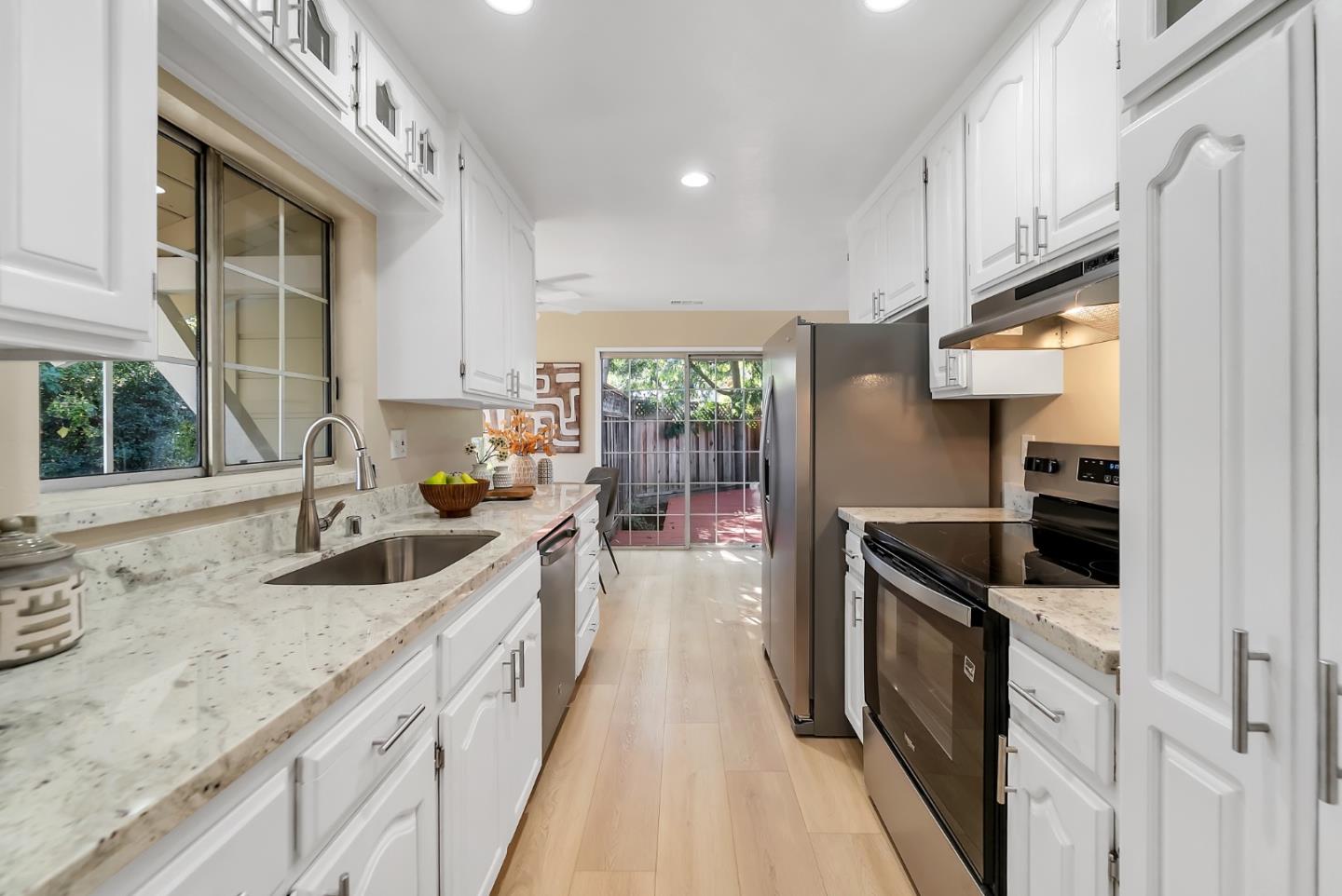 Detail Gallery Image 3 of 22 For 2681 Webster Ct, Santa Clara,  CA 95051 - 3 Beds | 2/1 Baths