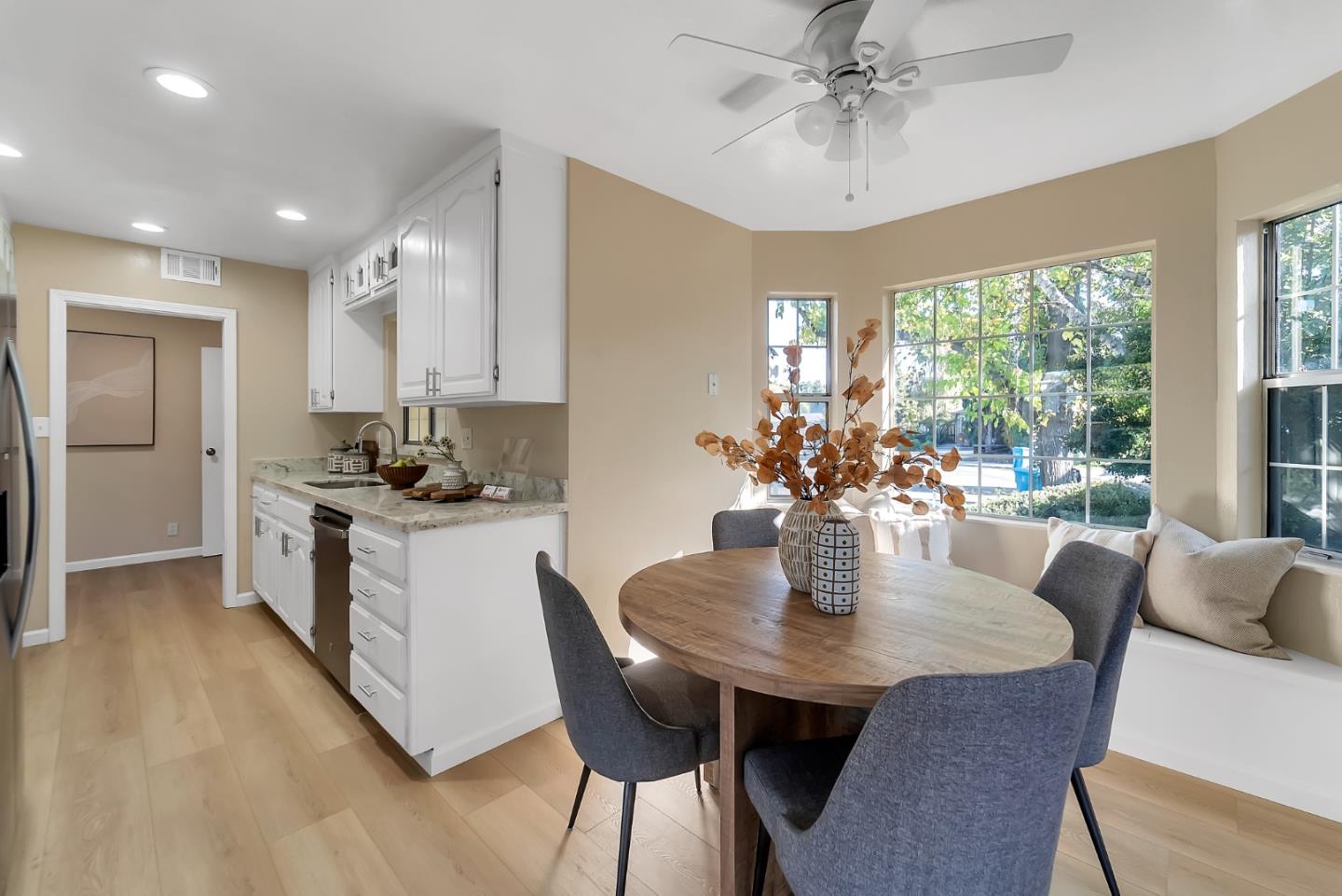 Detail Gallery Image 5 of 22 For 2681 Webster Ct, Santa Clara,  CA 95051 - 3 Beds | 2/1 Baths