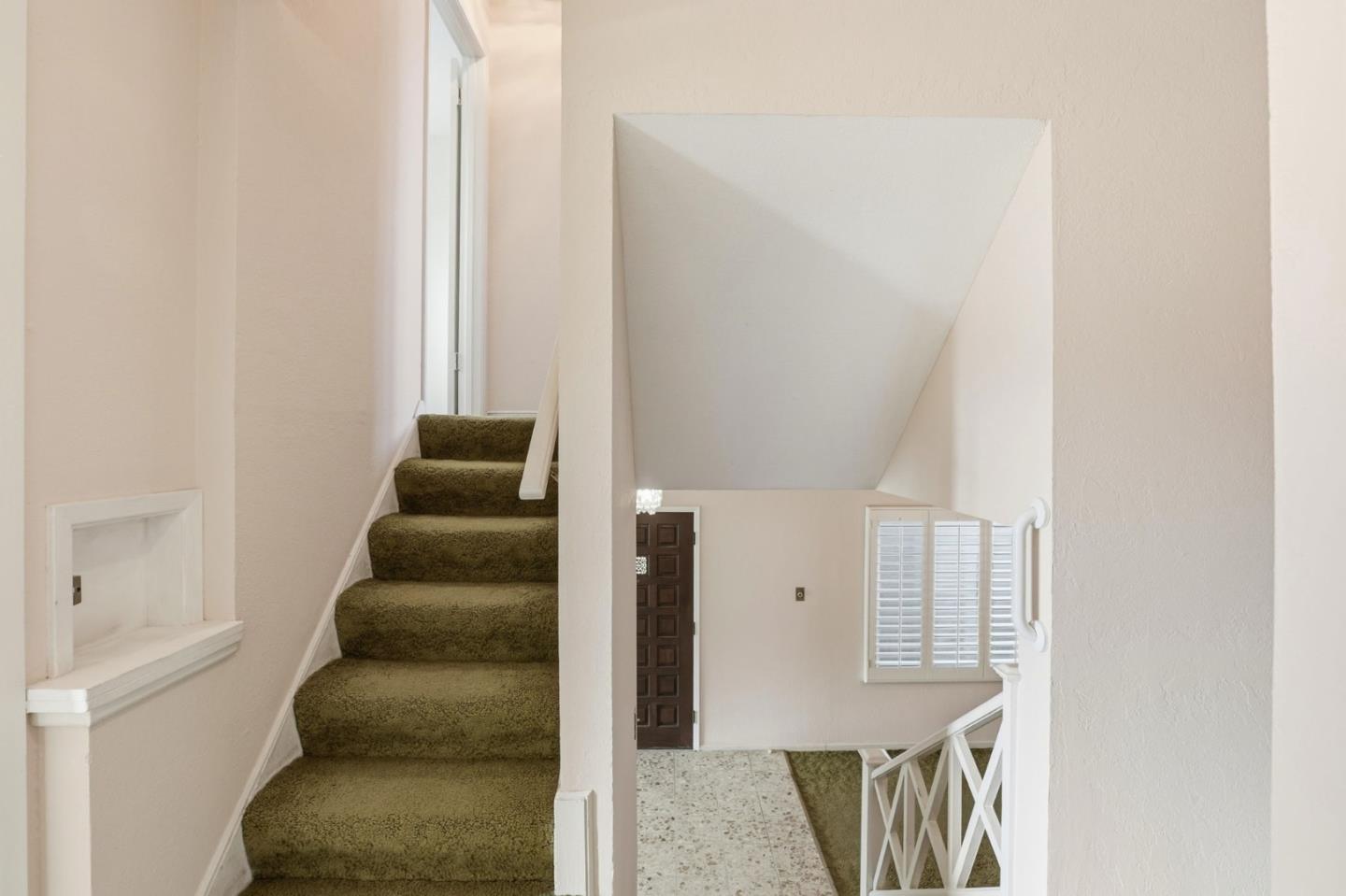 Detail Gallery Image 22 of 66 For 24 Westmont Dr, Daly City,  CA 94015 - 5 Beds | 2/1 Baths