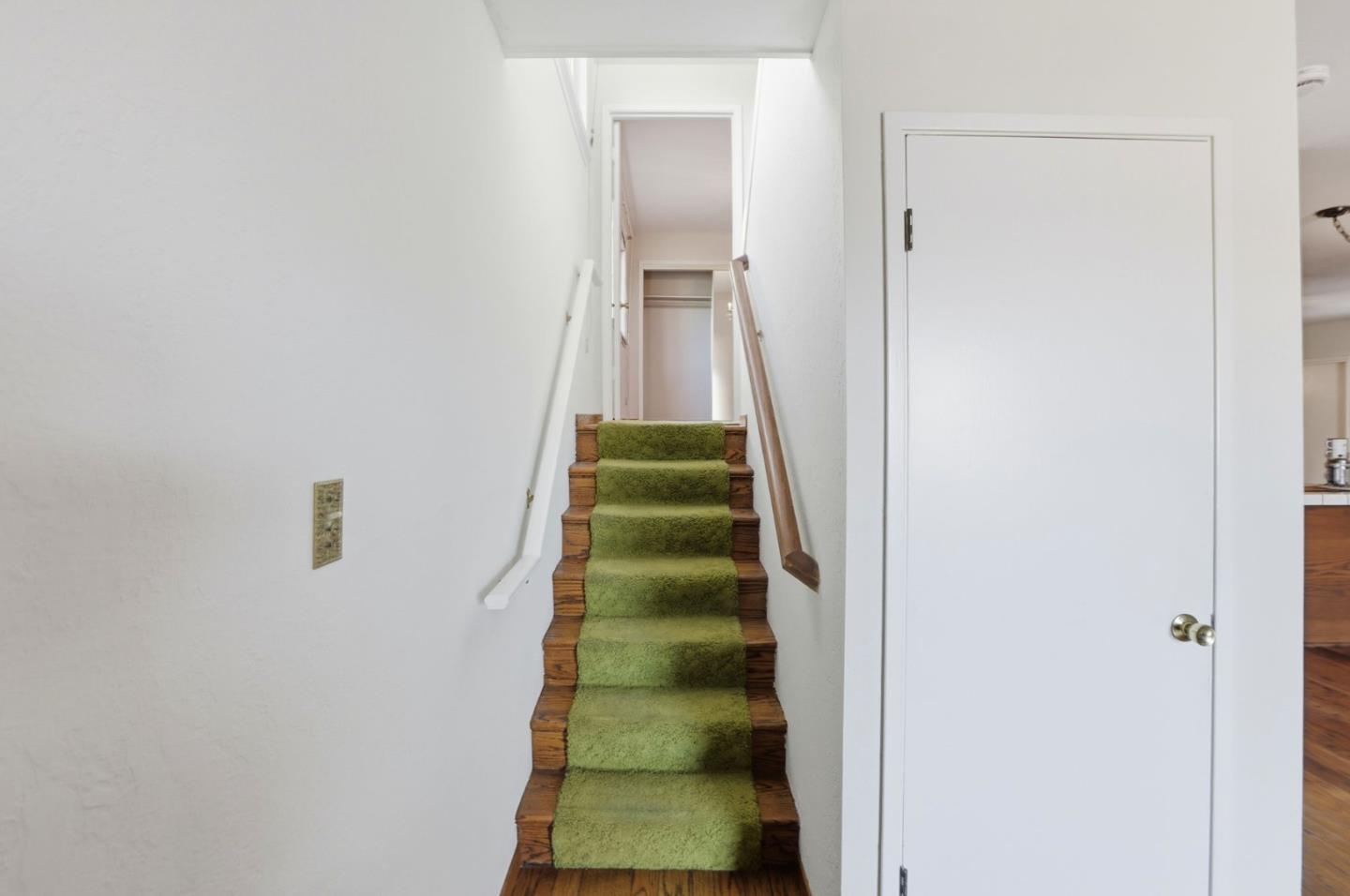 Detail Gallery Image 24 of 66 For 24 Westmont Dr, Daly City,  CA 94015 - 5 Beds | 2/1 Baths