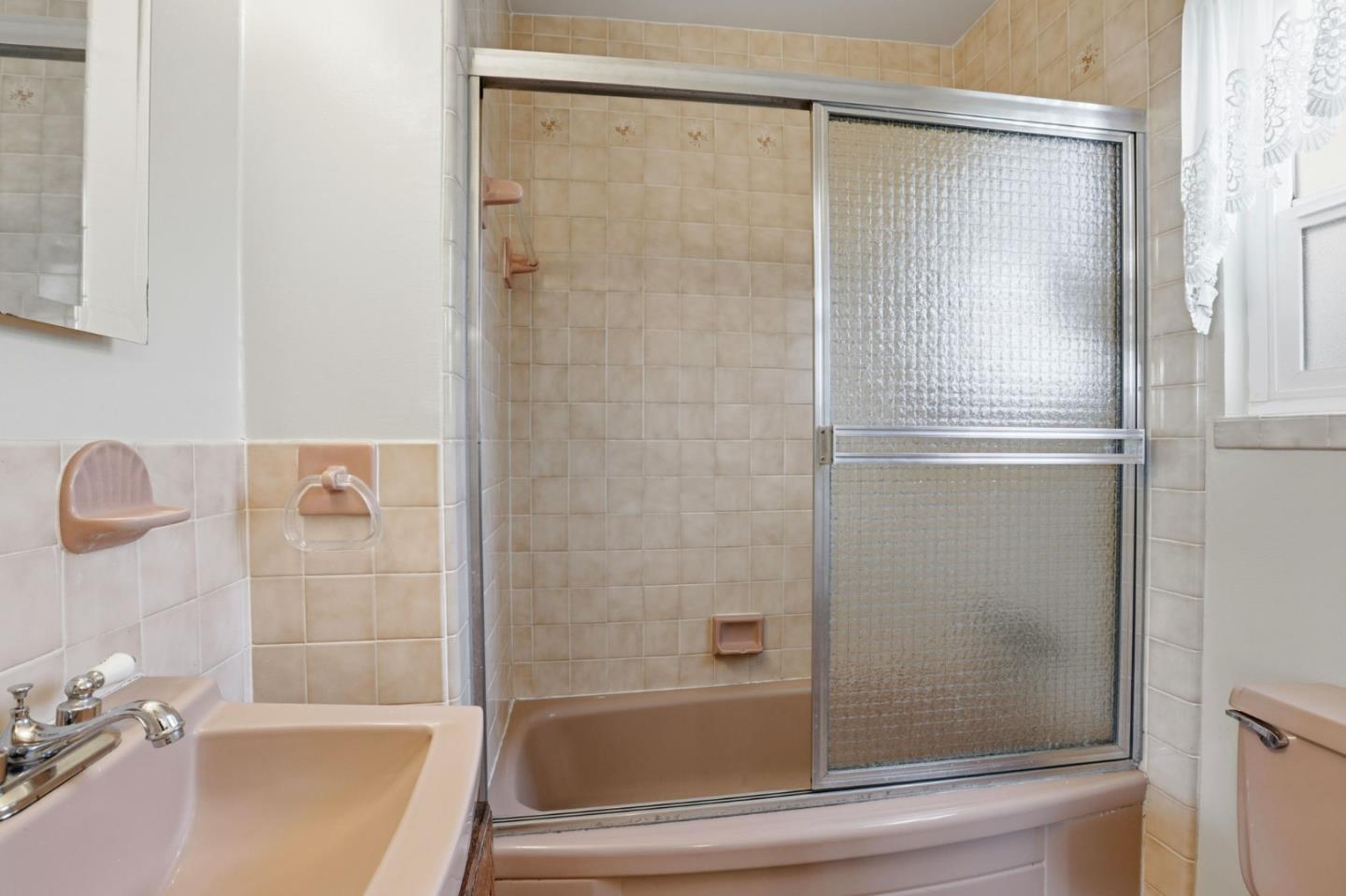 Detail Gallery Image 52 of 66 For 24 Westmont Dr, Daly City,  CA 94015 - 5 Beds | 2/1 Baths