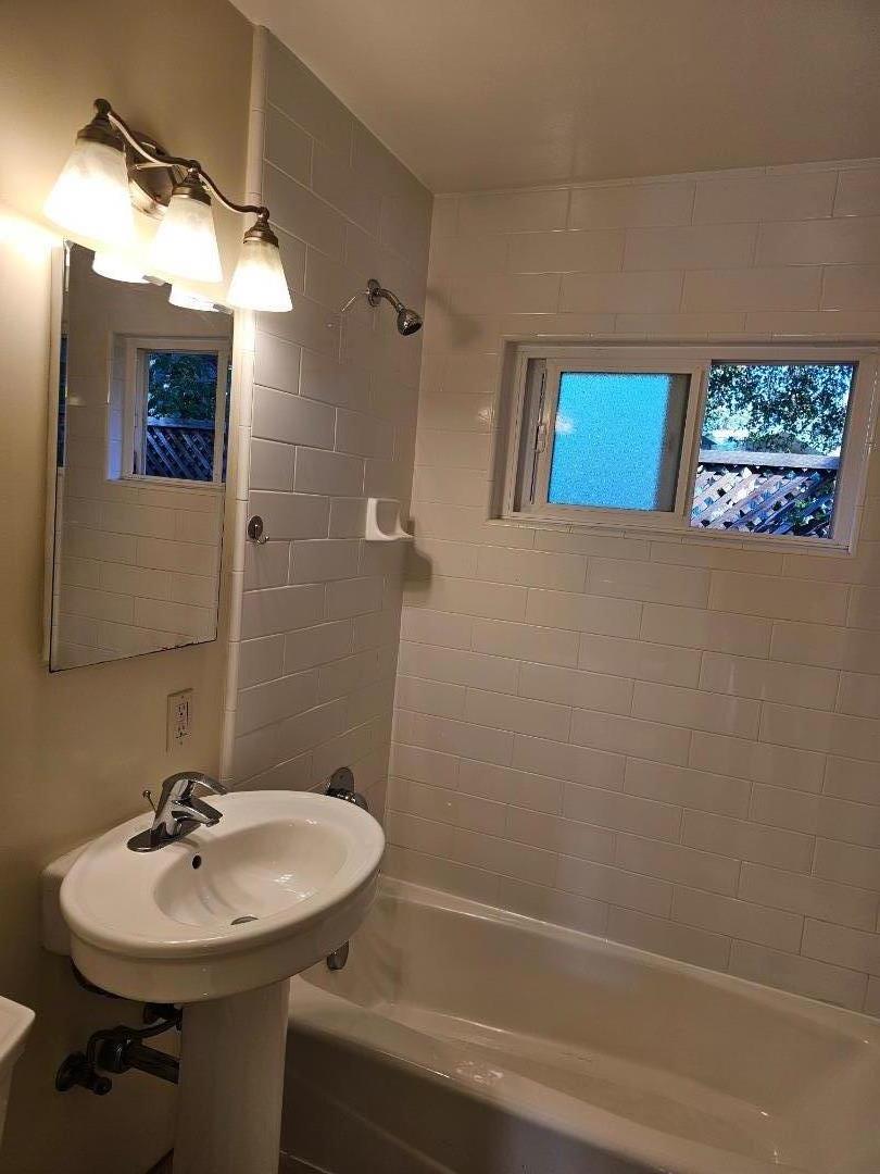 Detail Gallery Image 10 of 14 For 282 Monroe Dr #1,  Mountain View,  CA 94040 - 2 Beds | 1 Baths