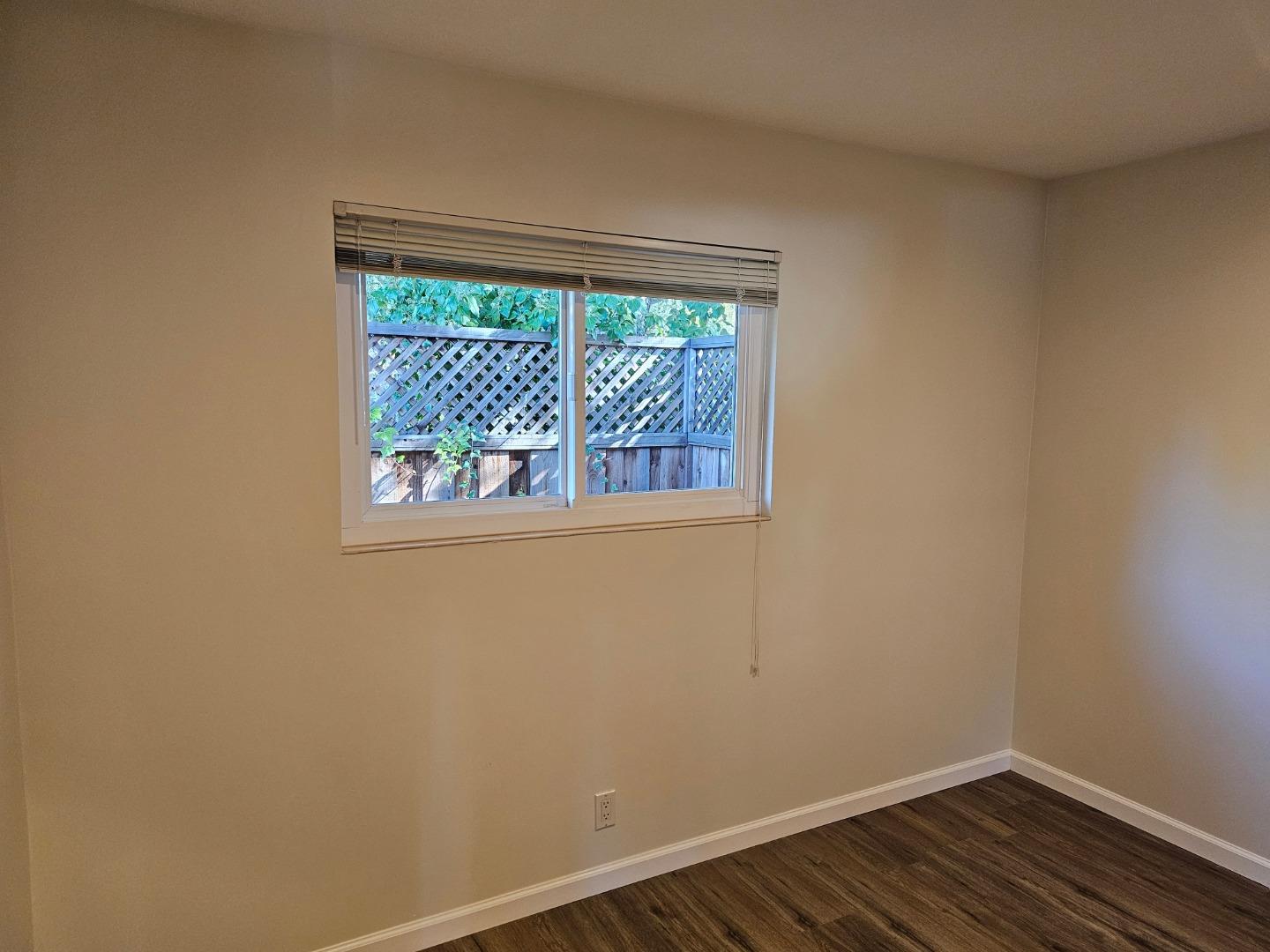 Detail Gallery Image 9 of 14 For 282 Monroe Dr #1,  Mountain View,  CA 94040 - 2 Beds | 1 Baths