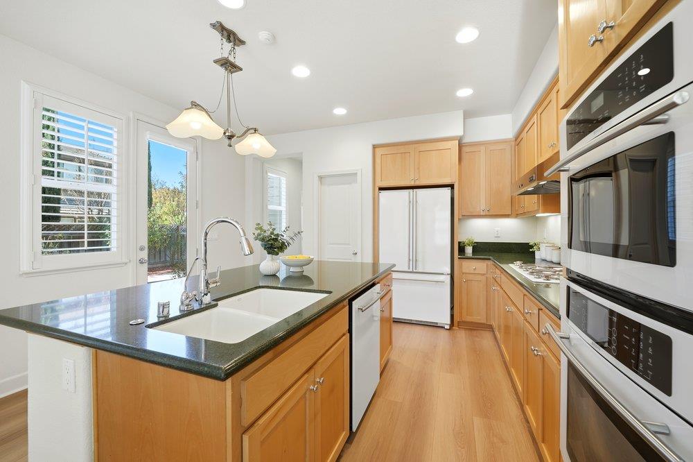 Detail Gallery Image 12 of 33 For 16850 San Benancio Way, Morgan Hill,  CA 95037 - 3 Beds | 2/1 Baths