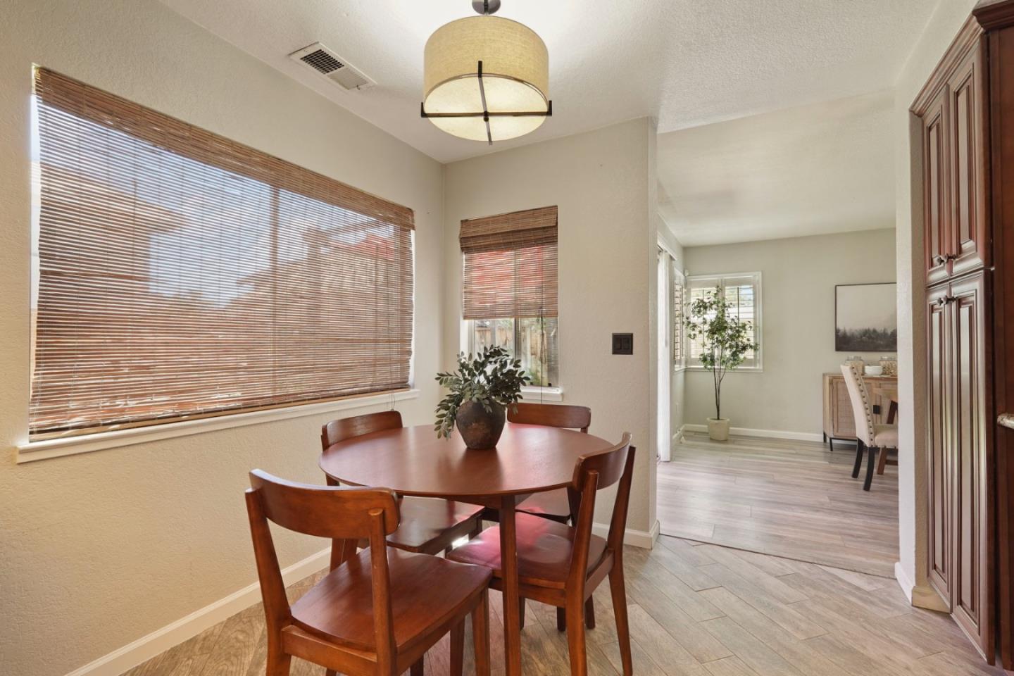 Detail Gallery Image 10 of 37 For 2610 Meadow Brook Ln, Tracy,  CA 95376 - 3 Beds | 2/1 Baths