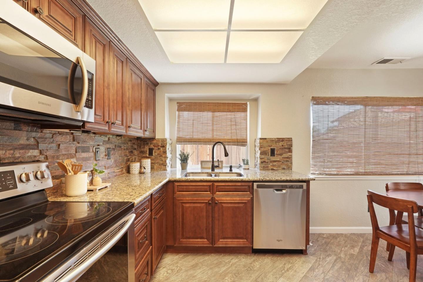 Detail Gallery Image 13 of 37 For 2610 Meadow Brook Ln, Tracy,  CA 95376 - 3 Beds | 2/1 Baths