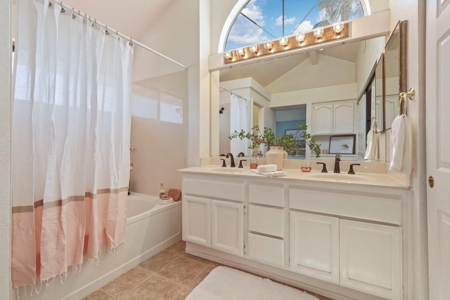 Detail Gallery Image 21 of 37 For 2610 Meadow Brook Ln, Tracy,  CA 95376 - 3 Beds | 2/1 Baths