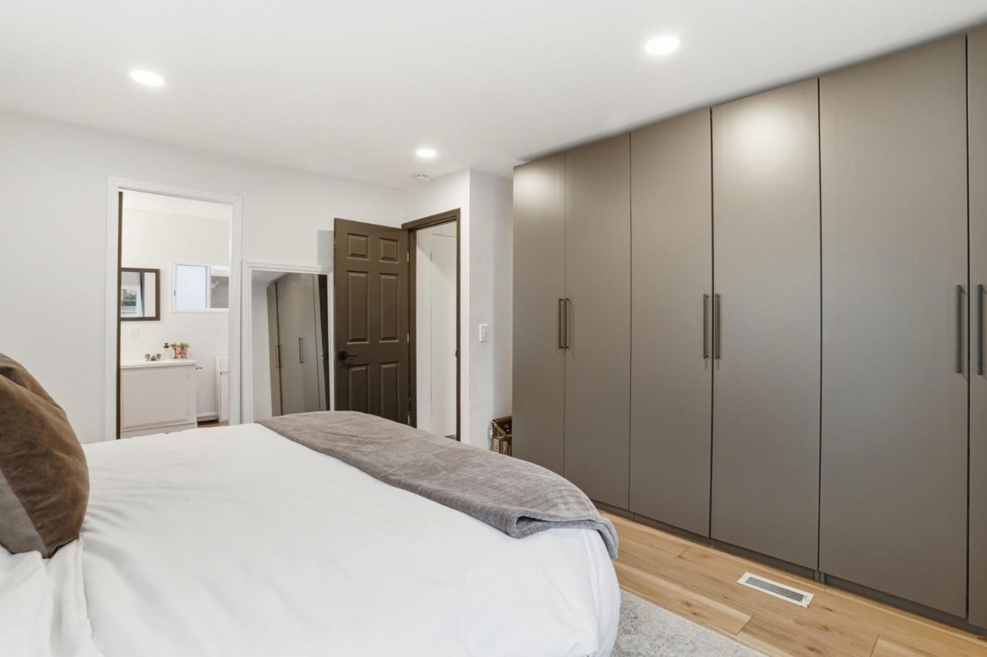 Detail Gallery Image 22 of 34 For 777 Spindrift Pl #777,  San Jose,  CA 95134 - 4 Beds | 2 Baths