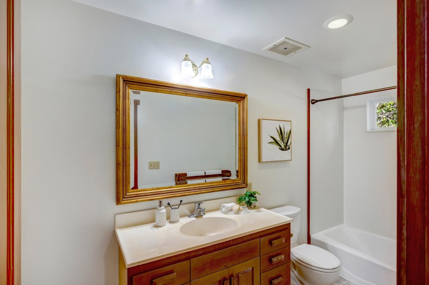 Detail Gallery Image 11 of 17 For 1166 Josselyn Canyon Rd, Monterey,  CA 93940 - 3 Beds | 2/1 Baths