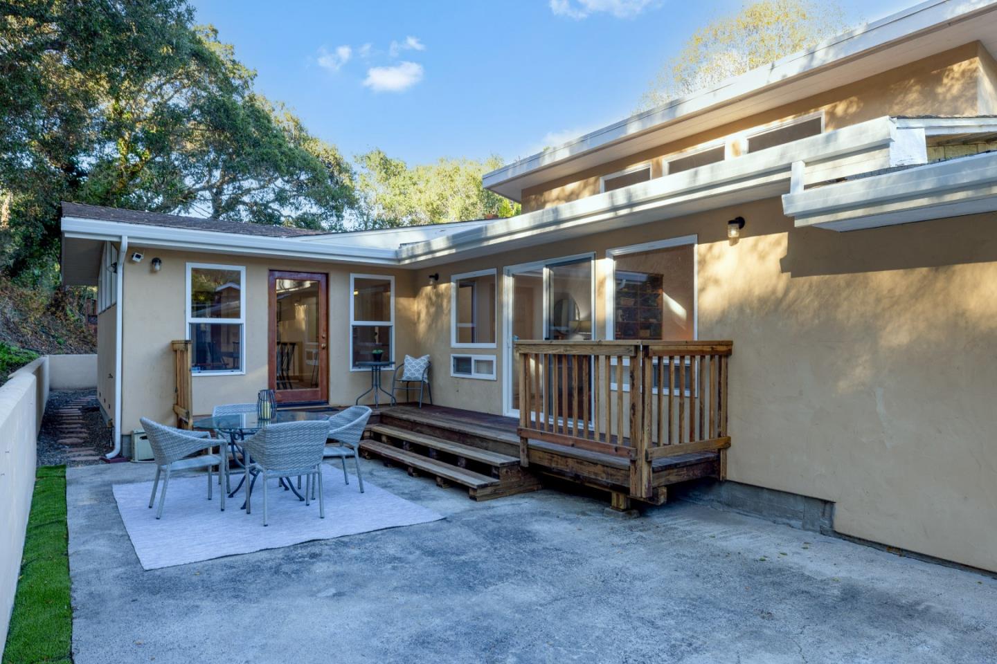 Detail Gallery Image 15 of 17 For 1166 Josselyn Canyon Rd, Monterey,  CA 93940 - 3 Beds | 2/1 Baths