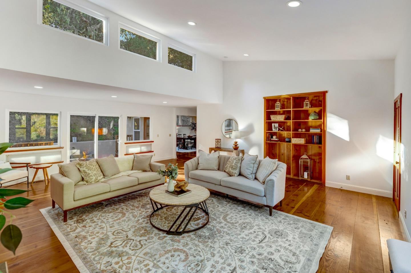 Detail Gallery Image 4 of 17 For 1166 Josselyn Canyon Rd, Monterey,  CA 93940 - 3 Beds | 2/1 Baths