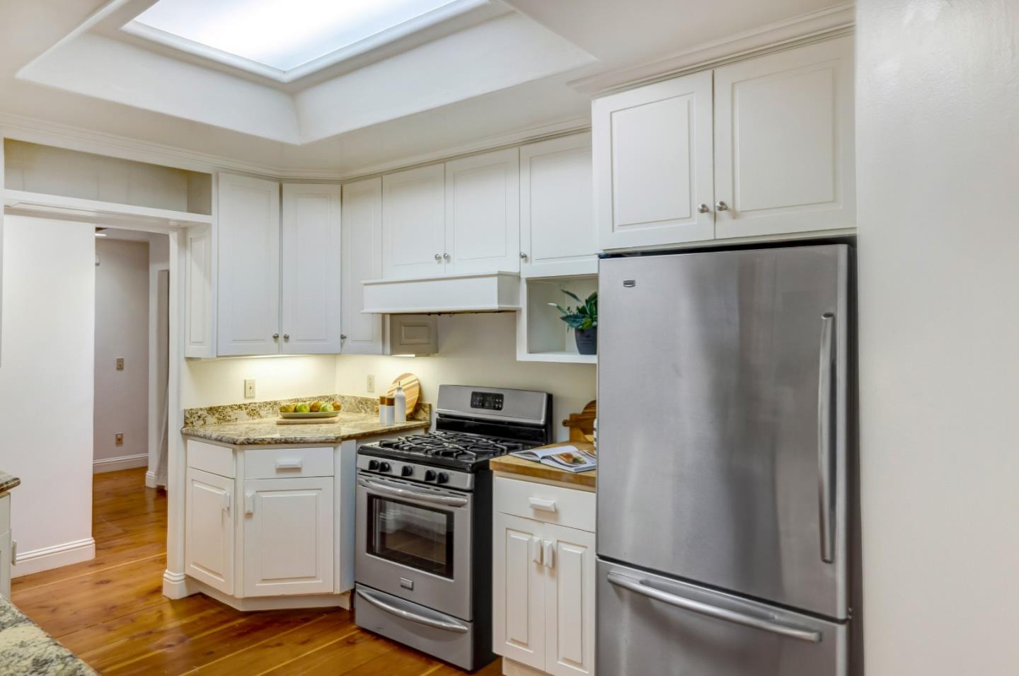 Detail Gallery Image 7 of 17 For 1166 Josselyn Canyon Rd, Monterey,  CA 93940 - 3 Beds | 2/1 Baths