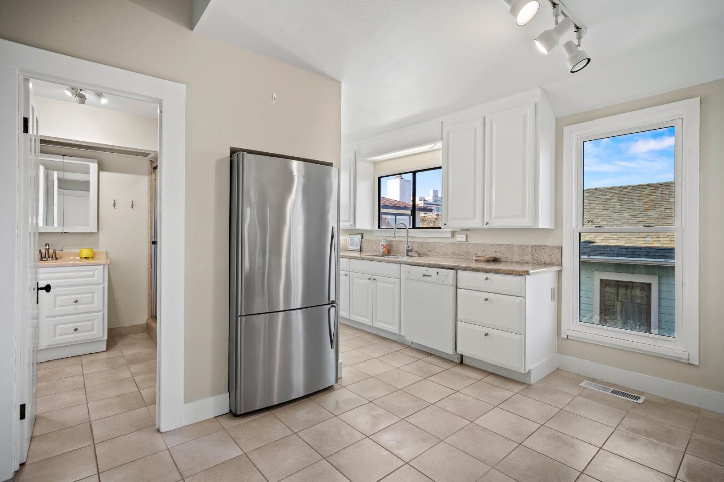 Detail Gallery Image 10 of 32 For 218 14th St, Pacific Grove,  CA 93950 - 3 Beds | 1/1 Baths