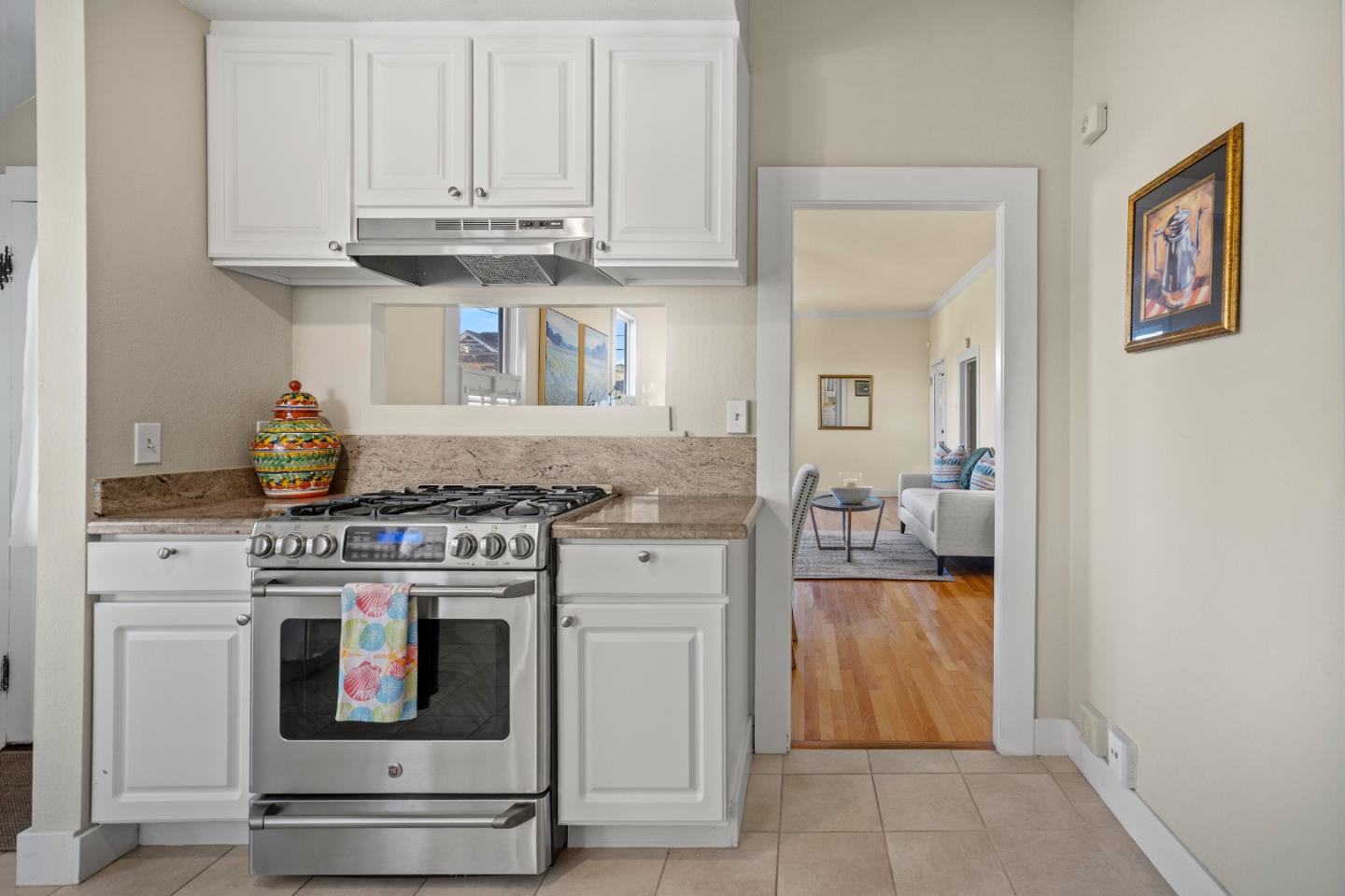 Detail Gallery Image 12 of 32 For 218 14th St, Pacific Grove,  CA 93950 - 3 Beds | 1/1 Baths