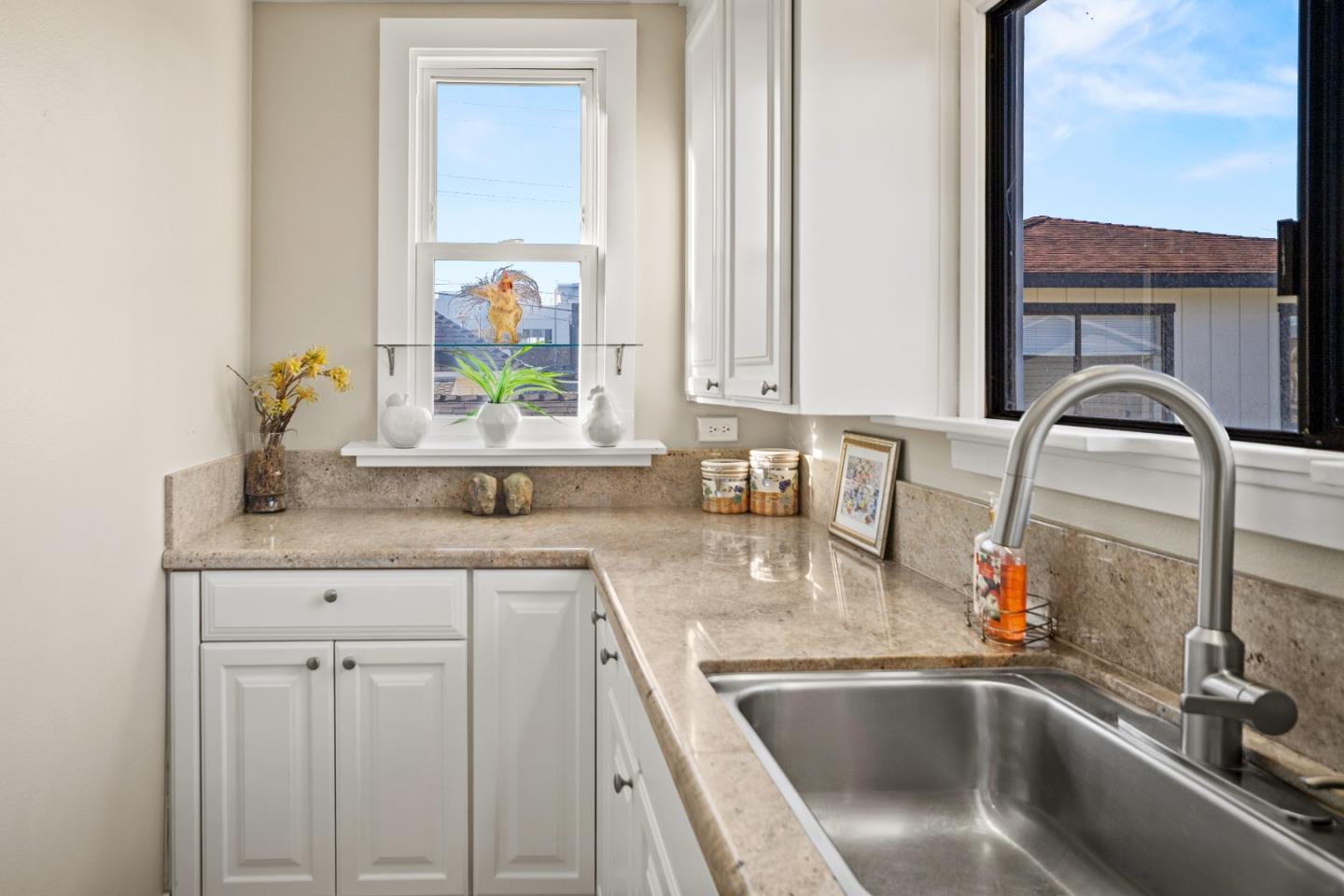 Detail Gallery Image 15 of 32 For 218 14th St, Pacific Grove,  CA 93950 - 3 Beds | 1/1 Baths