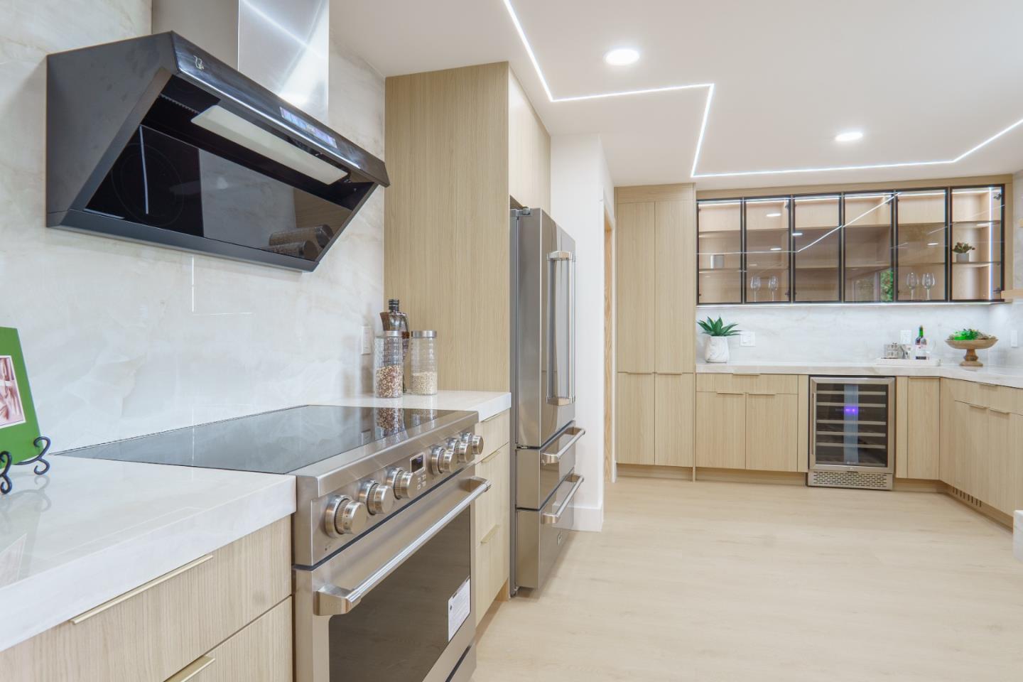 Detail Gallery Image 9 of 28 For 3343 Quesada Dr, San Jose,  CA 95148 - 4 Beds | 2/1 Baths