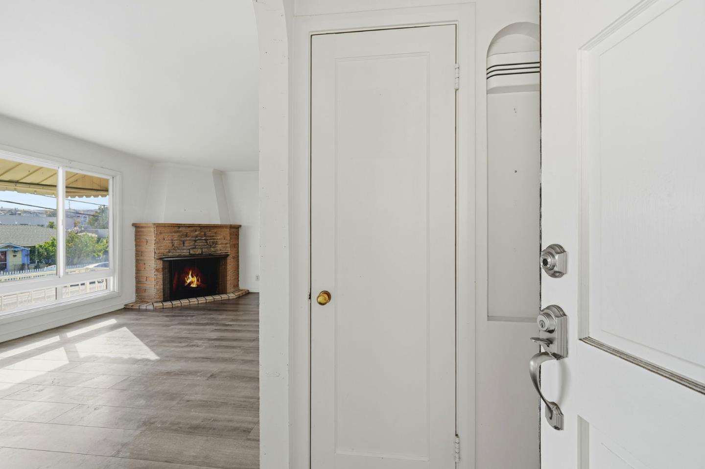 Detail Gallery Image 4 of 26 For 836 Jenevein Ave, San Bruno,  CA 94066 - 3 Beds | 2 Baths