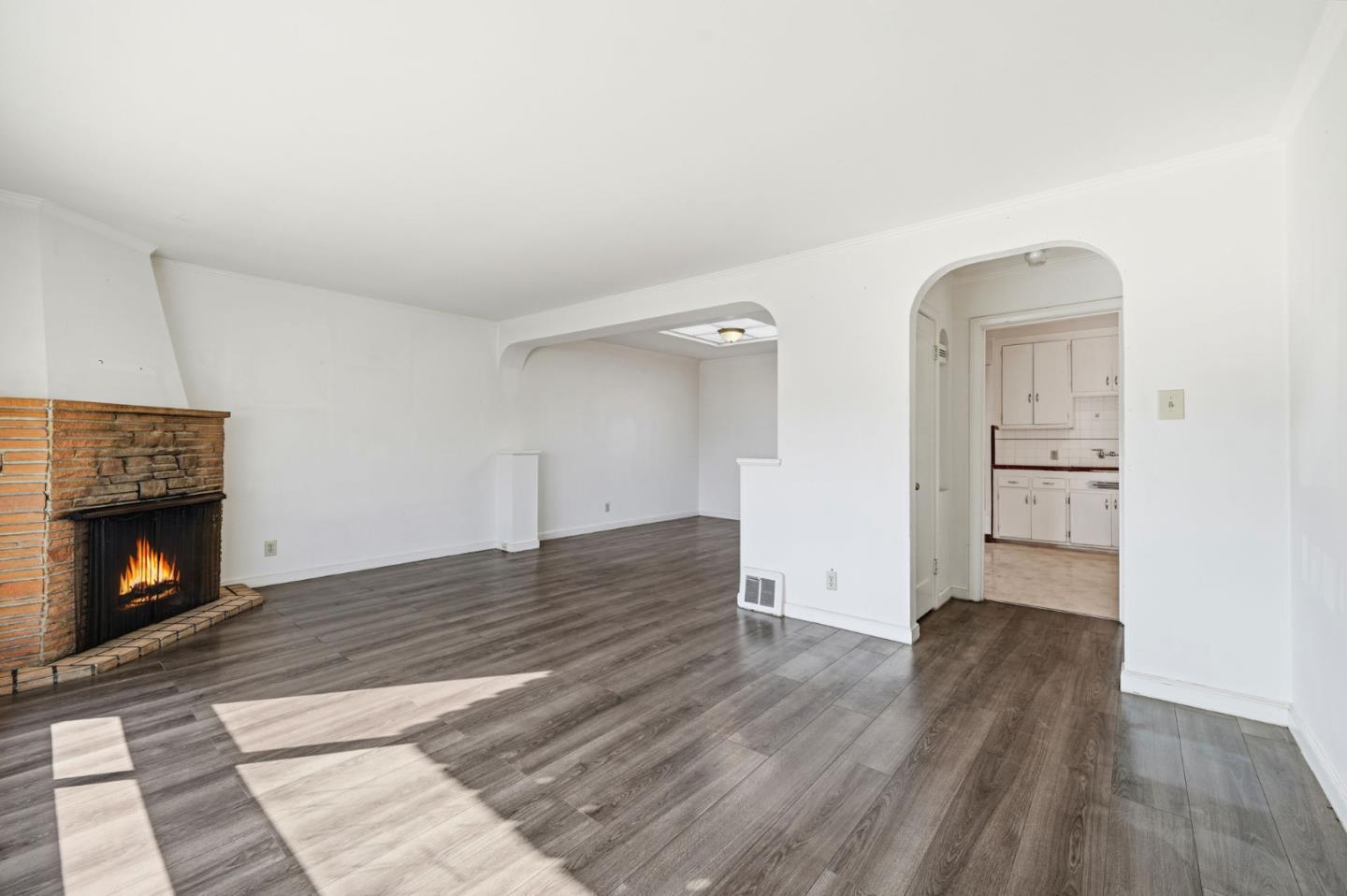 Detail Gallery Image 6 of 26 For 836 Jenevein Ave, San Bruno,  CA 94066 - 3 Beds | 2 Baths