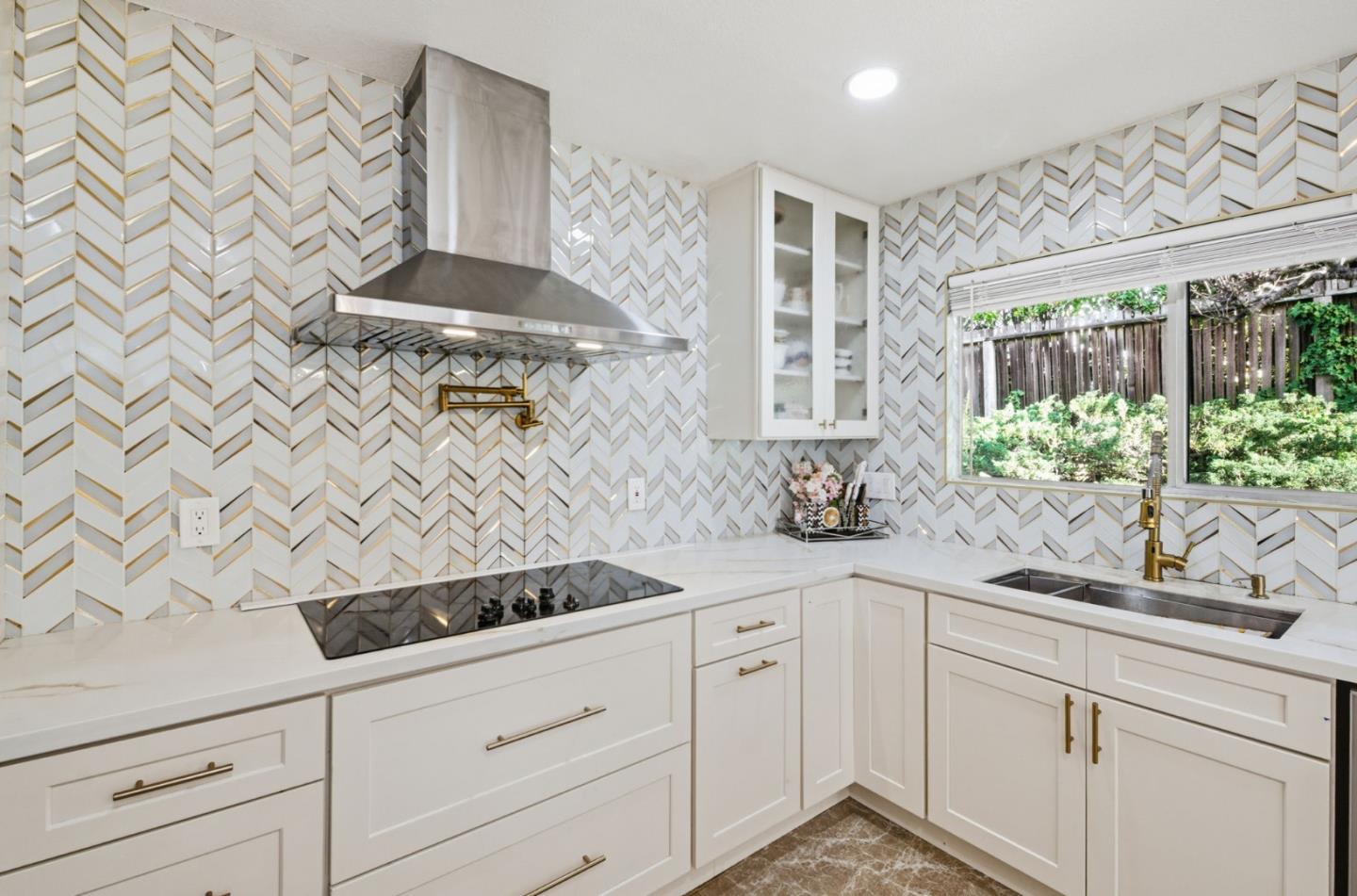 Detail Gallery Image 12 of 31 For 26918 Claiborne Ct, Hayward,  CA 94542 - 4 Beds | 3 Baths