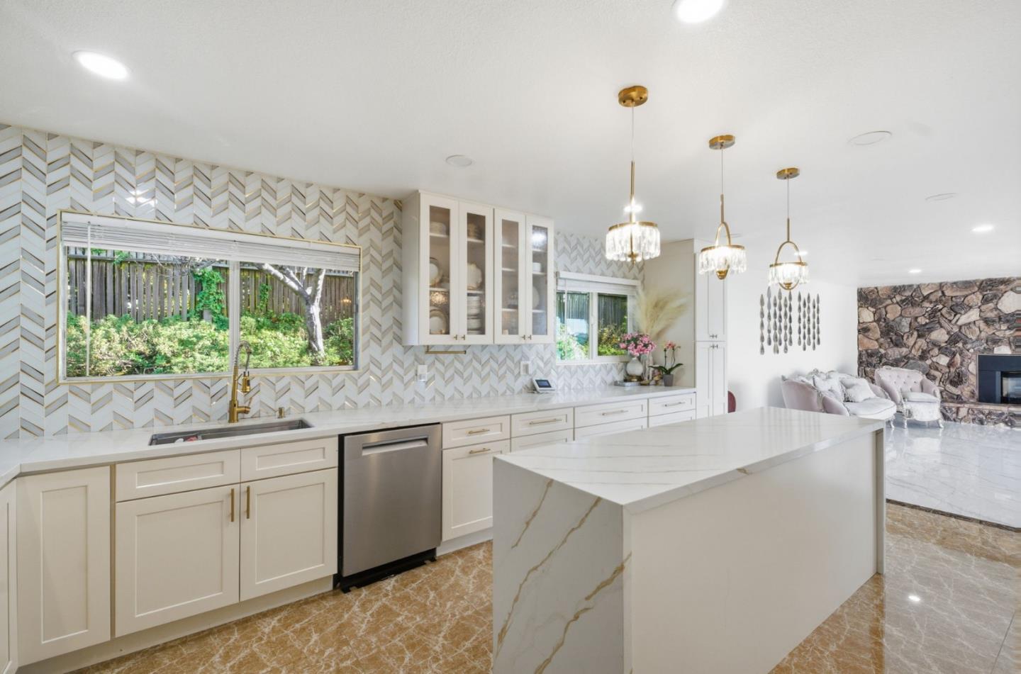 Detail Gallery Image 13 of 31 For 26918 Claiborne Ct, Hayward,  CA 94542 - 4 Beds | 3 Baths