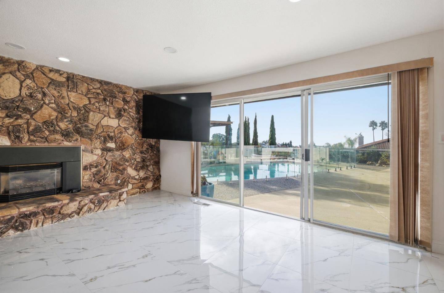 Detail Gallery Image 22 of 31 For 26918 Claiborne Ct, Hayward,  CA 94542 - 4 Beds | 3 Baths