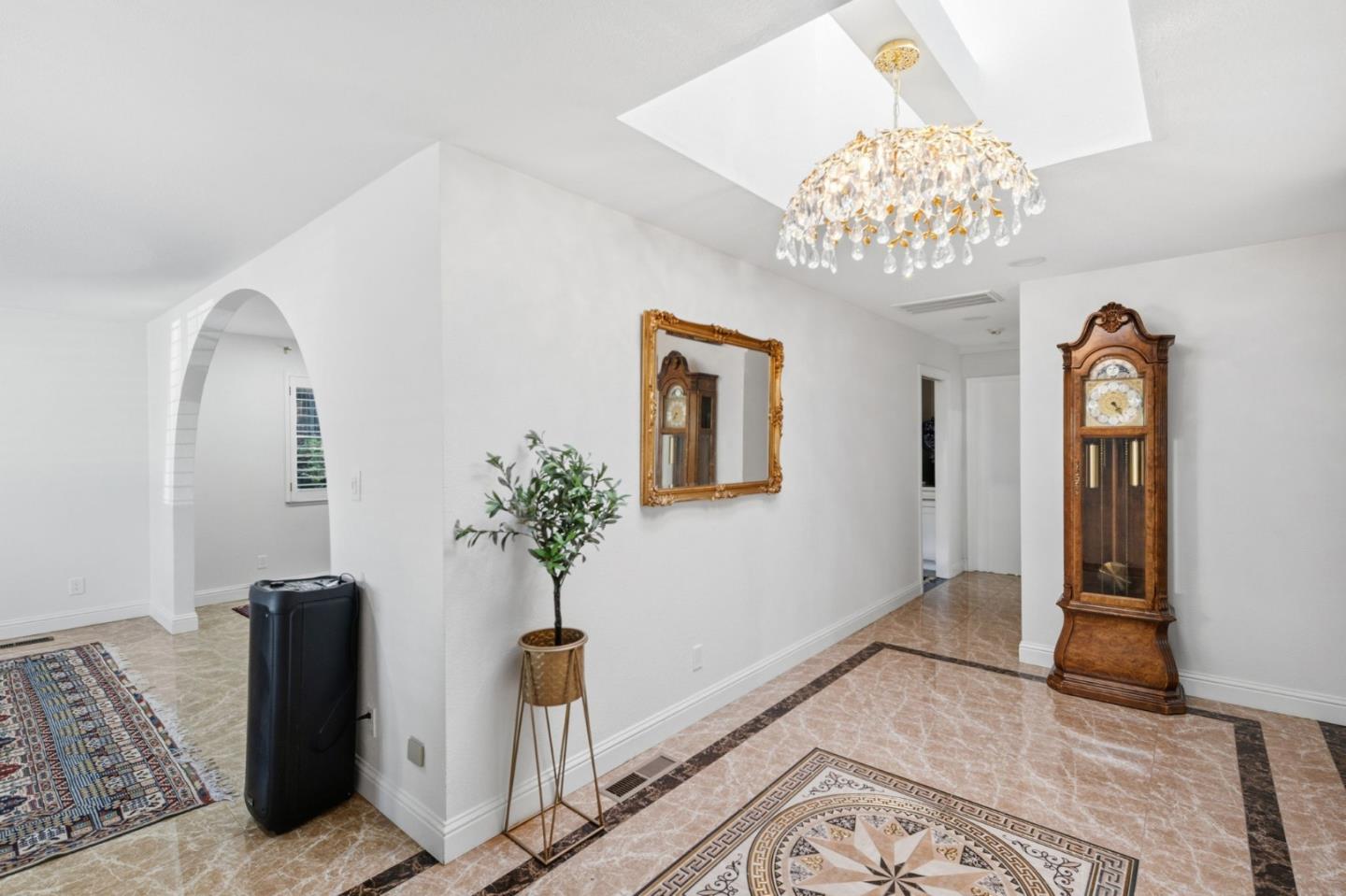 Detail Gallery Image 4 of 31 For 26918 Claiborne Ct, Hayward,  CA 94542 - 4 Beds | 3 Baths