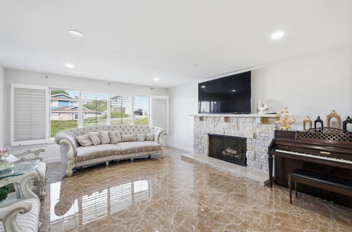 Detail Gallery Image 5 of 31 For 26918 Claiborne Ct, Hayward,  CA 94542 - 4 Beds | 3 Baths