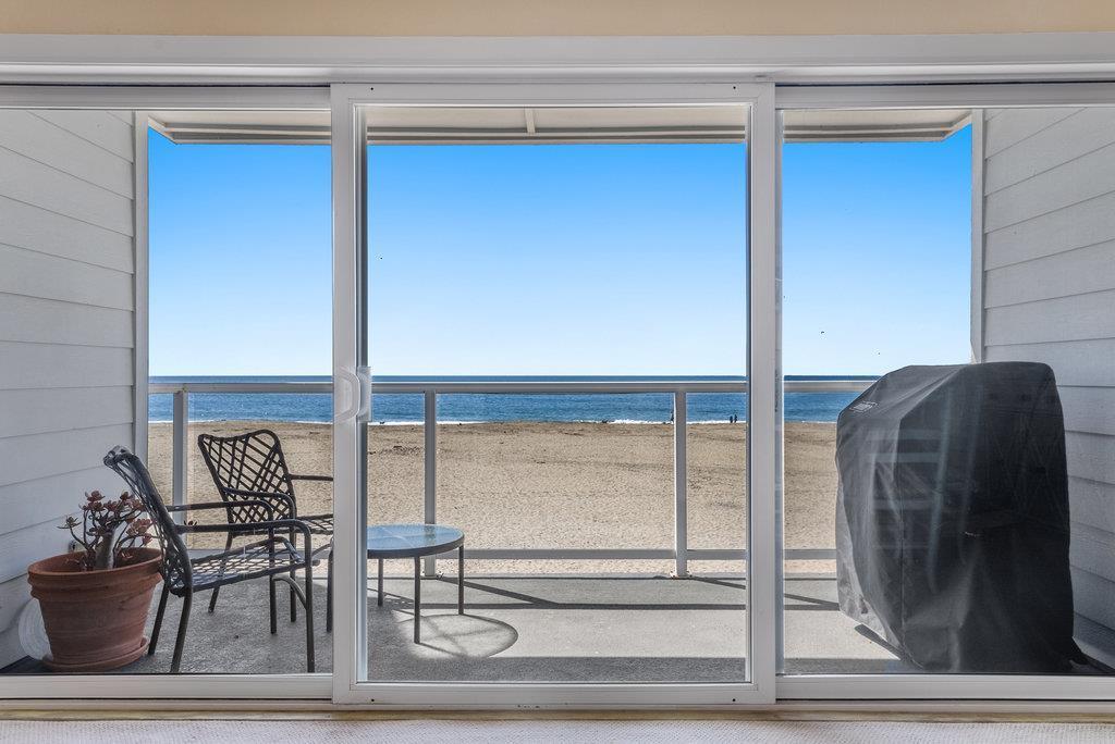 Detail Gallery Image 10 of 34 For 22130 E Cliff Dr 2d,  Santa Cruz,  CA 95062 - 2 Beds | 2 Baths